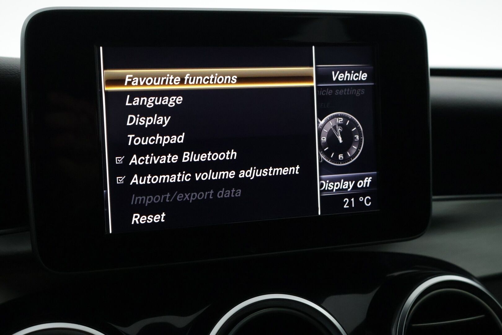 Mercedes-Benz C 2016 C 220 d 4MATIC AMG * Webasto / Sähkötoiminen takaluukku / Sähkötoiminen vetokoukku / LED High Performance ajovalot * - Night Paketti / Uudehkot kesärenkaat / Todella siisti kuntoinen *