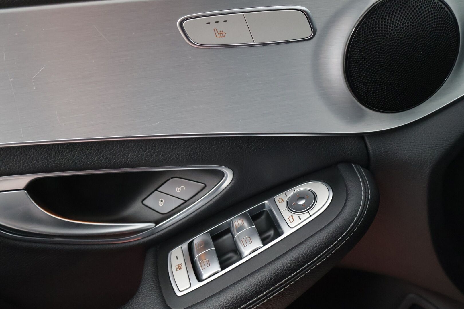 Mercedes-Benz C 2016 C 220 d 4MATIC AMG * Webasto / Sähkötoiminen takaluukku / Sähkötoiminen vetokoukku / LED High Performance ajovalot * - Night Paketti / Uudehkot kesärenkaat / Todella siisti kuntoinen *