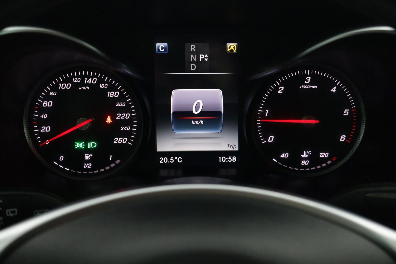 Mercedes-Benz C 2016 C 220 d 4MATIC AMG * Webasto / Sähkötoiminen takaluukku / Sähkötoiminen vetokoukku / LED High Performance ajovalot * - Night Paketti / Uudehkot kesärenkaat / Todella siisti kuntoinen *