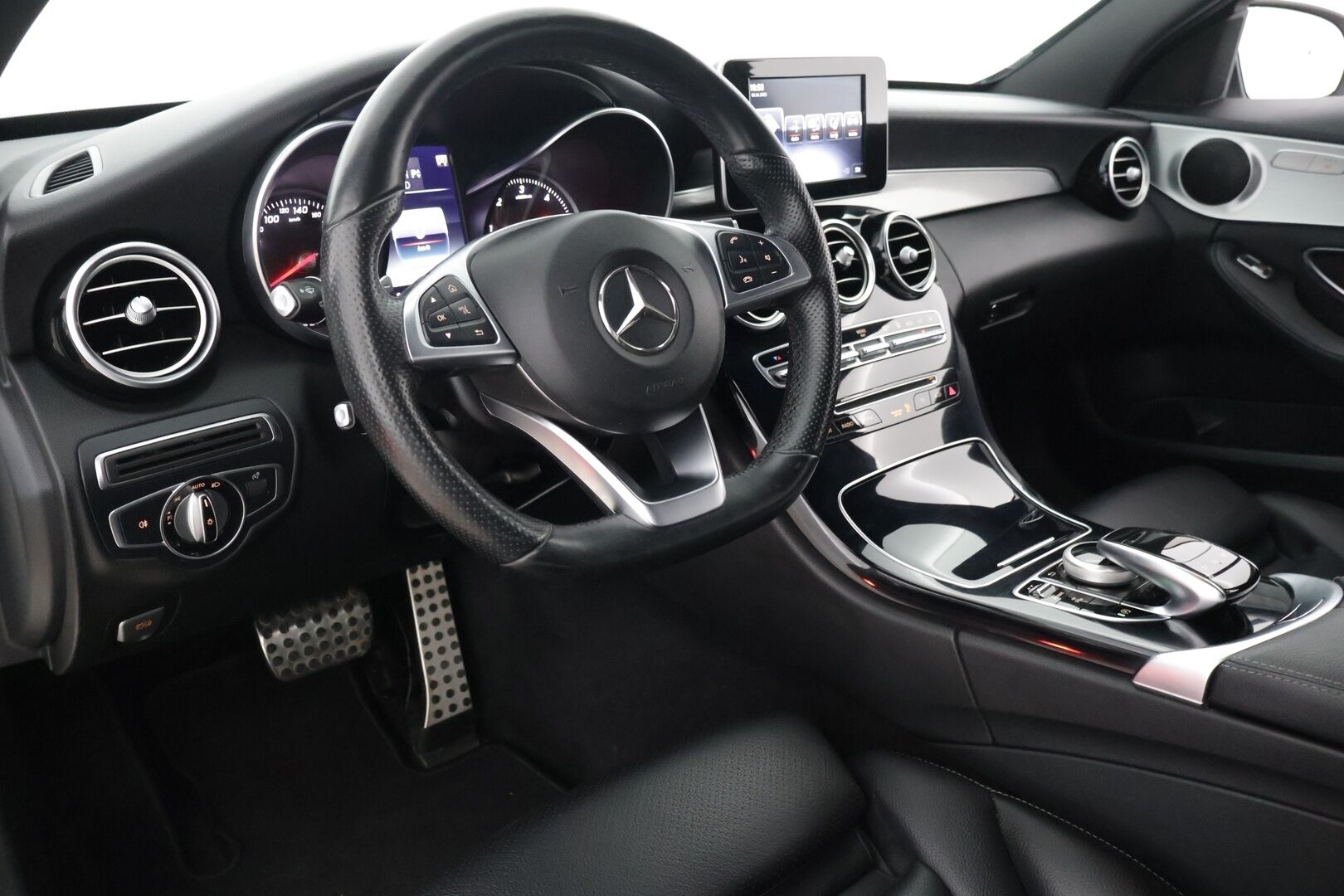 Mercedes-Benz C 2016 C 220 d 4MATIC AMG * Webasto / Sähkötoiminen takaluukku / Sähkötoiminen vetokoukku / LED High Performance ajovalot * - Night Paketti / Uudehkot kesärenkaat / Todella siisti kuntoinen *