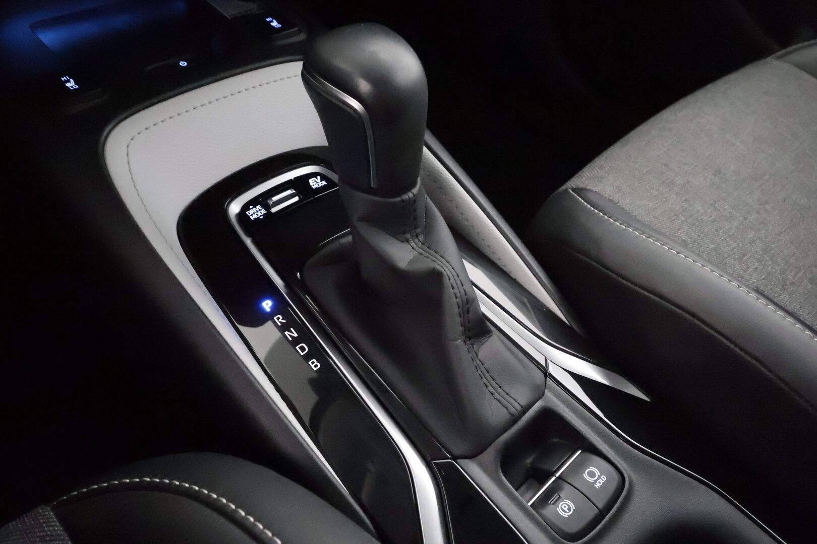 Toyota Corolla 2019 Touring Sports 1,8 Hybrid Style - | ACC | Koukku | Puolinahat | P.kamera ja tutkat | Navi | Keyless | LTA | PCS | RSA | Lämm. ratti | Lohko+sisälämmitin | Merkkihuollot | 2x renkaat aluin | - KORKO VAIN 3,99 %