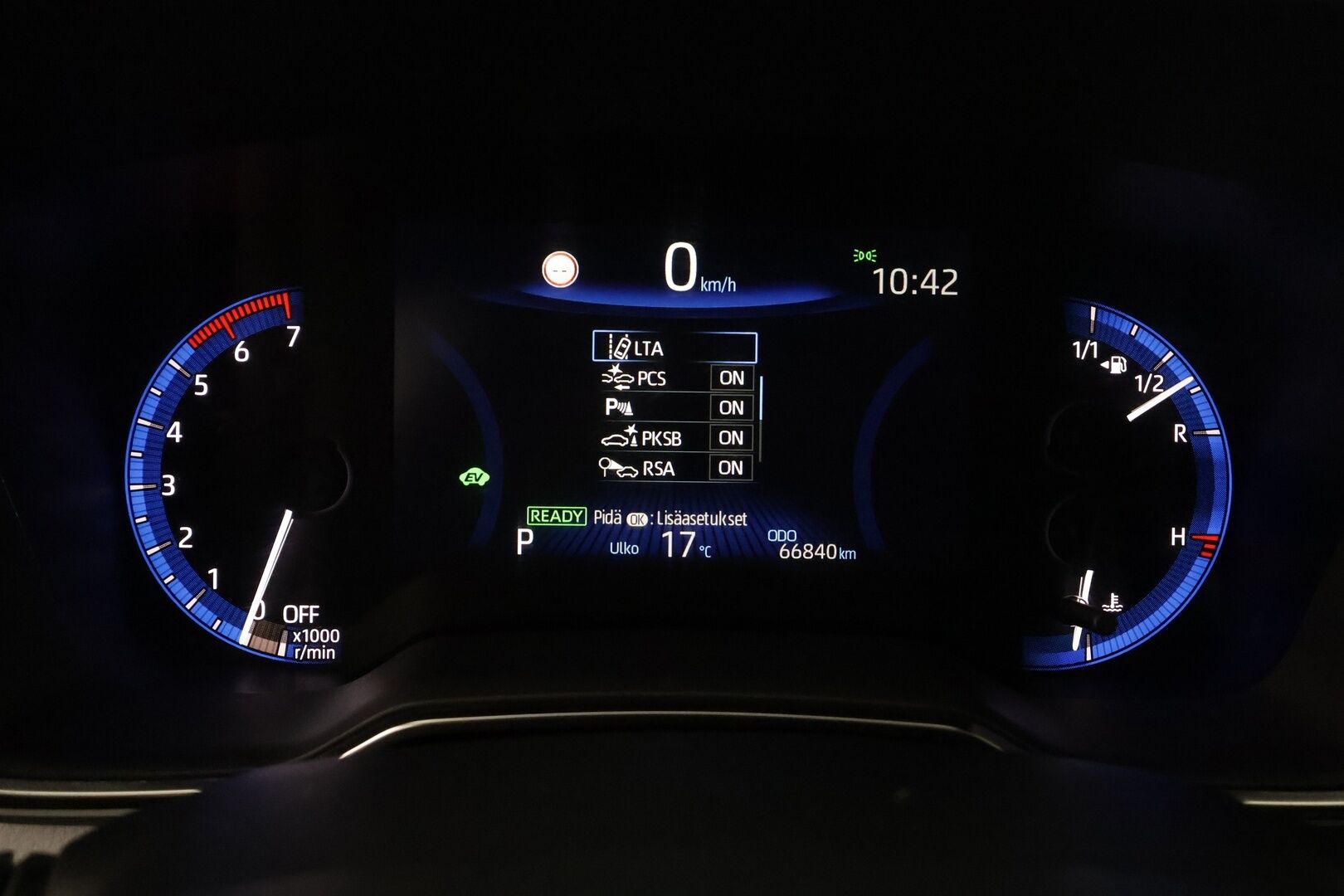 Toyota Corolla 2019 Touring Sports 1,8 Hybrid Style - | ACC | Koukku | Puolinahat | P.kamera ja tutkat | Navi | Keyless | LTA | PCS | RSA | Lämm. ratti | Lohko+sisälämmitin | Merkkihuollot | 2x renkaat aluin | - KORKO VAIN 3,99 %