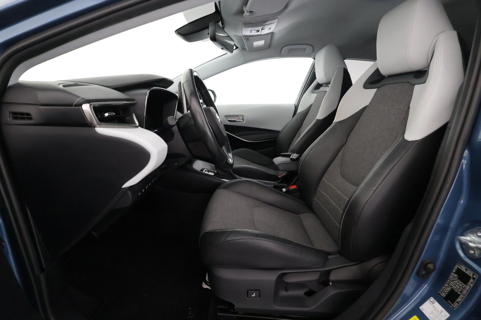 Toyota Corolla 2019 Touring Sports 1,8 Hybrid Style - | ACC | Koukku | Puolinahat | P.kamera ja tutkat | Navi | Keyless | LTA | PCS | RSA | Lämm. ratti | Lohko+sisälämmitin | Merkkihuollot | 2x renkaat aluin | - KORKO VAIN 3,99 %