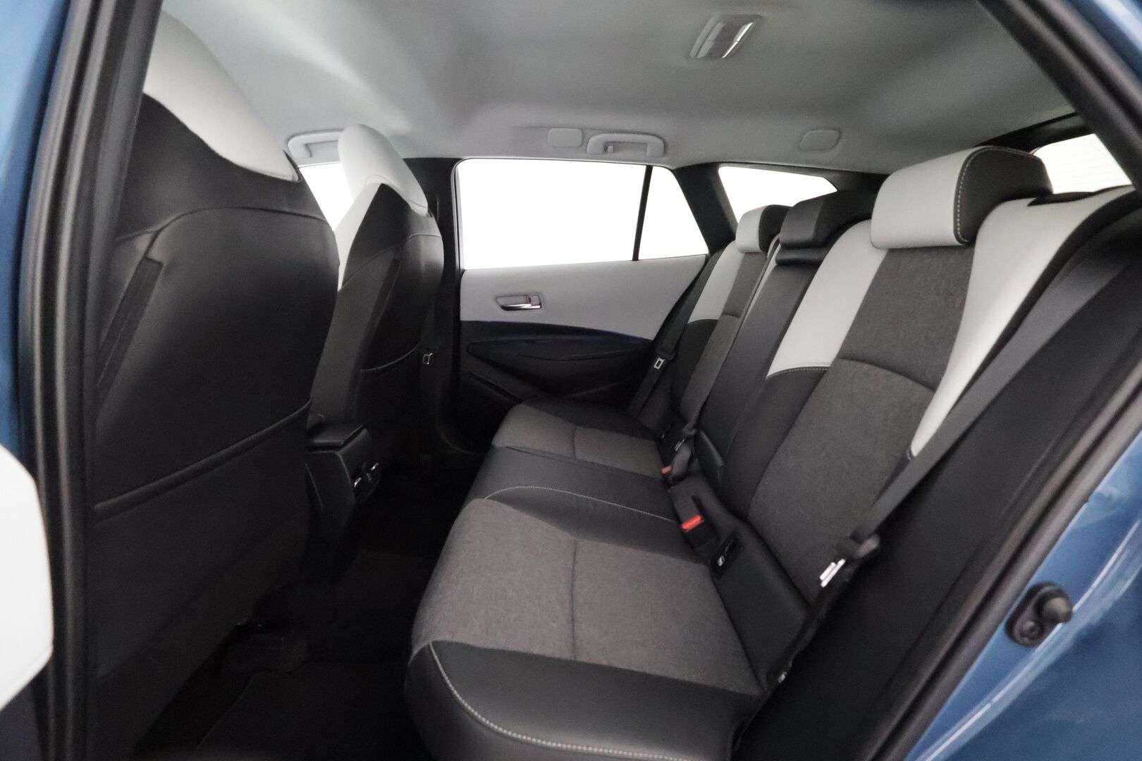 Toyota Corolla 2019 Touring Sports 1,8 Hybrid Style - | ACC | Koukku | Puolinahat | P.kamera ja tutkat | Navi | Keyless | LTA | PCS | RSA | Lämm. ratti | Lohko+sisälämmitin | Merkkihuollot | 2x renkaat aluin | - KORKO VAIN 3,99 %
