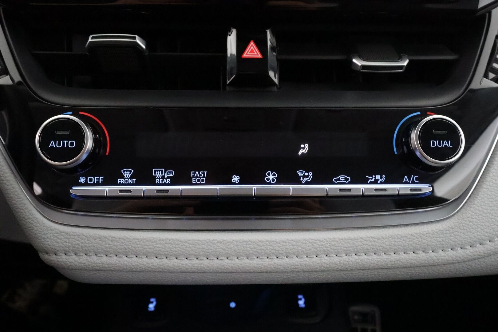 Toyota Corolla 2019 Touring Sports 1,8 Hybrid Style - | ACC | Koukku | Puolinahat | P.kamera ja tutkat | Navi | Keyless | LTA | PCS | RSA | Lämm. ratti | Lohko+sisälämmitin | Merkkihuollot | 2x renkaat aluin | - KORKO VAIN 3,99 %