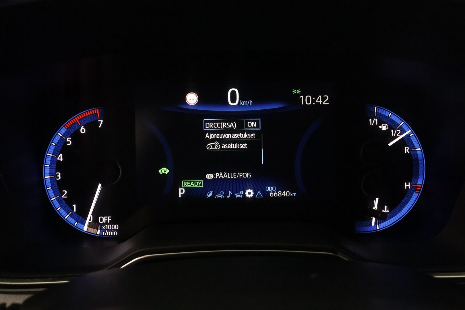 Toyota Corolla 2019 Touring Sports 1,8 Hybrid Style - | ACC | Koukku | Puolinahat | P.kamera ja tutkat | Navi | Keyless | LTA | PCS | RSA | Lämm. ratti | Lohko+sisälämmitin | Merkkihuollot | 2x renkaat aluin | - KORKO VAIN 3,99 %