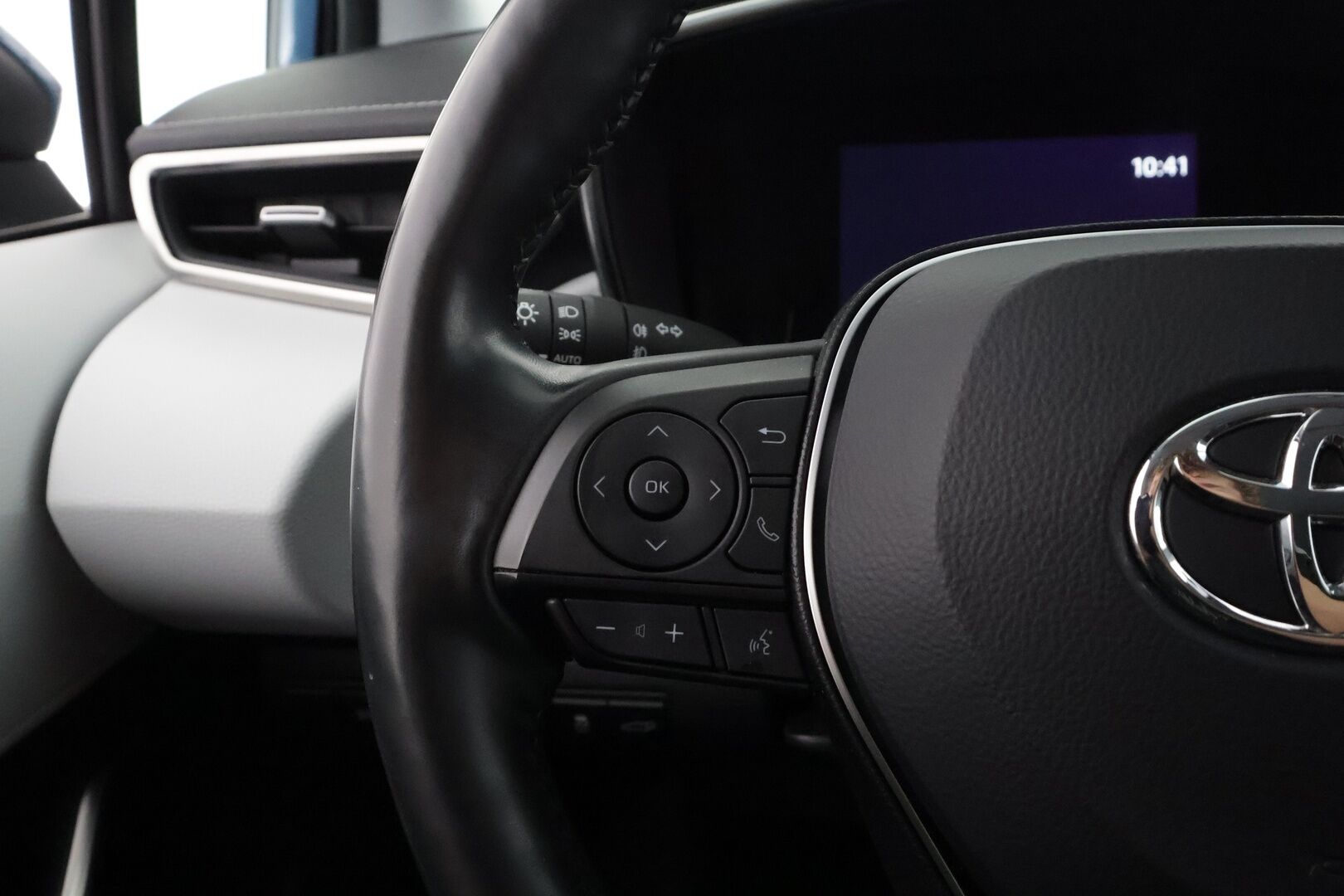 Toyota Corolla 2019 Touring Sports 1,8 Hybrid Style - | ACC | Koukku | Puolinahat | P.kamera ja tutkat | Navi | Keyless | LTA | PCS | RSA | Lämm. ratti | Lohko+sisälämmitin | Merkkihuollot | 2x renkaat aluin | - KORKO VAIN 3,99 %