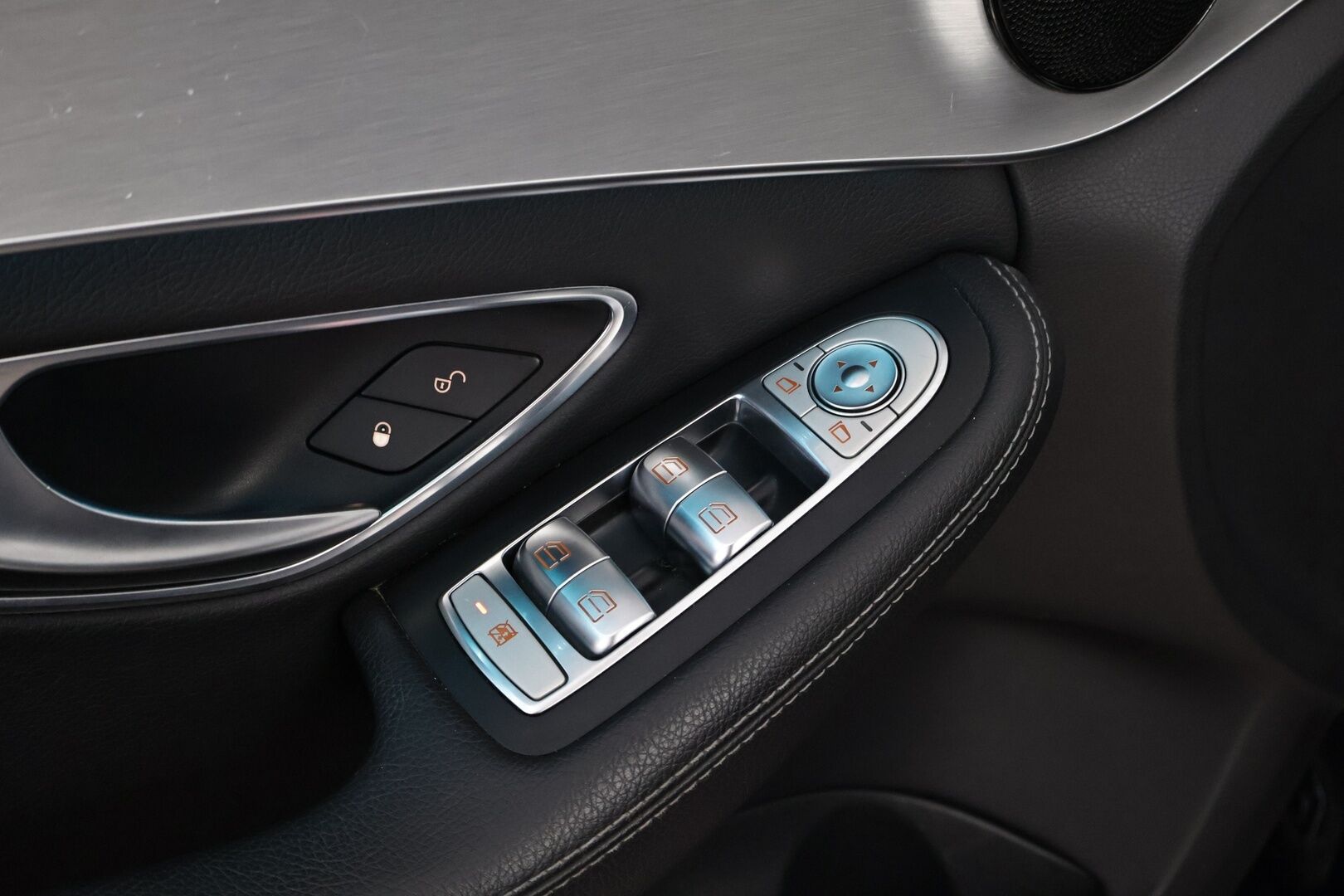 Mercedes-Benz C 2016 220 d T A Premium Business - Vetokoukku | Panoraama | Puolinahkasisusta | LED High Performance | Sporttipenkit | Vakkari | Huippusiisti | Särmästi huollettu!
