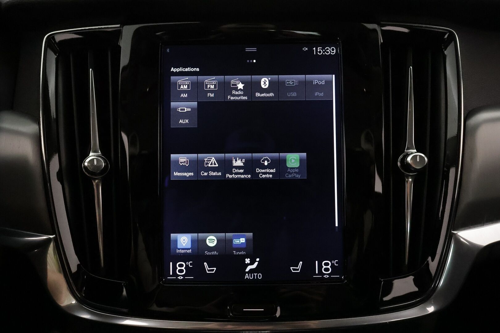 Volvo V90 2017 D4 Momentum **Adapt. vakkari / Webasto / VOC / Puolinahat / Keyless / AppleCarPlay / P.tutkat**