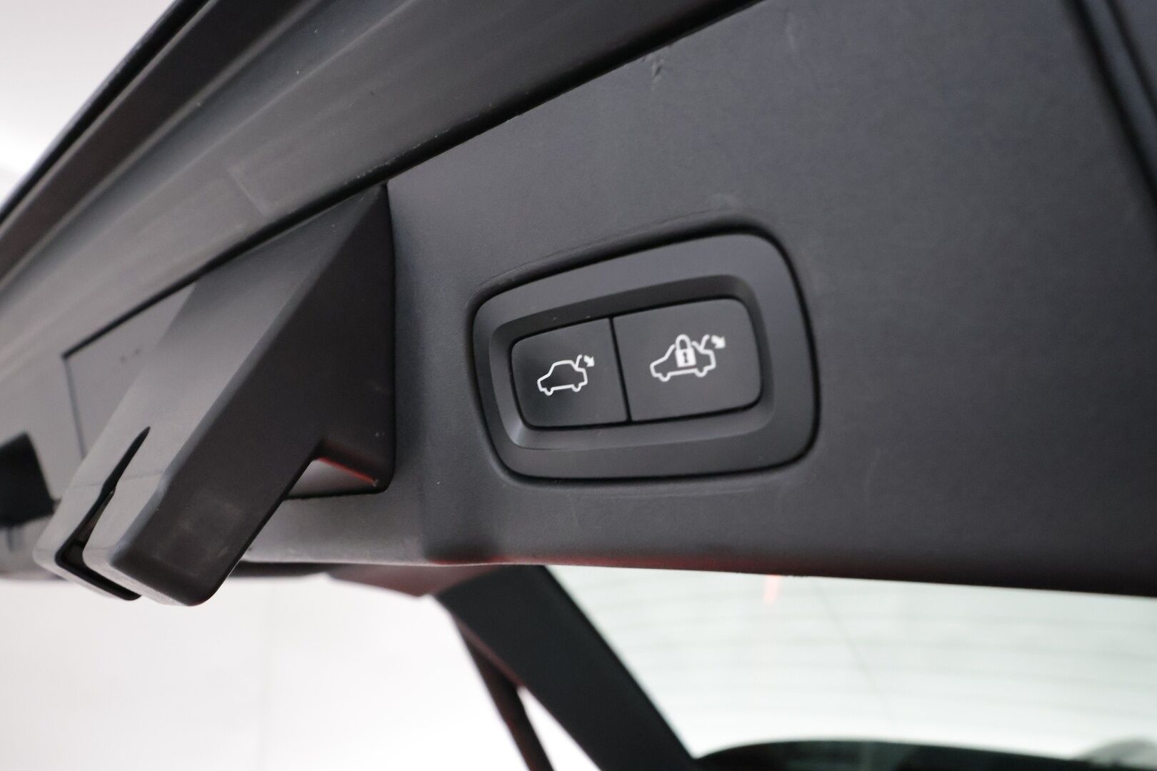 Volvo V90 2017 D4 Momentum **Adapt. vakkari / Webasto / VOC / Puolinahat / Keyless / AppleCarPlay / P.tutkat**