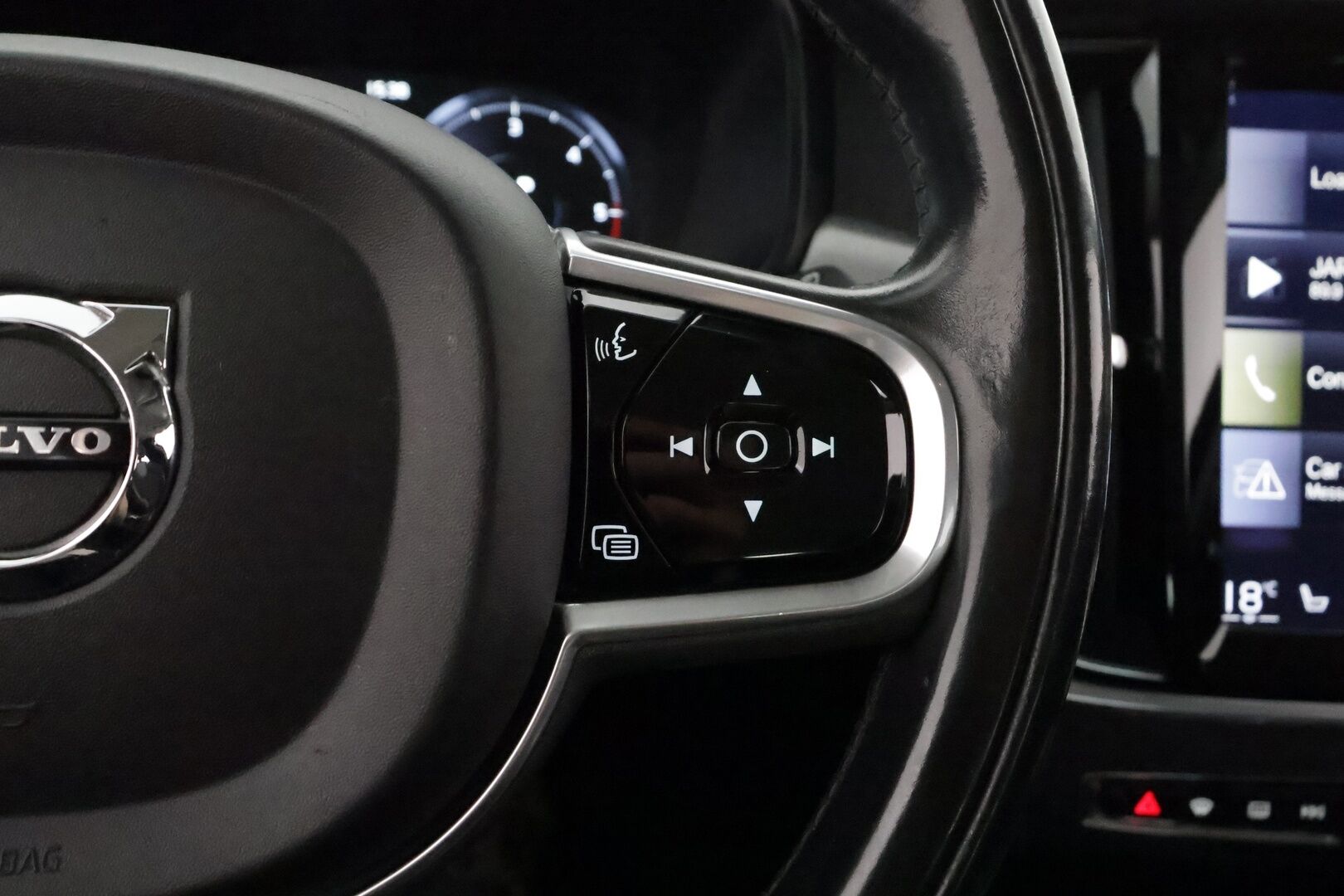 Volvo V90 2017 D4 Momentum **Adapt. vakkari / Webasto / VOC / Puolinahat / Keyless / AppleCarPlay / P.tutkat**