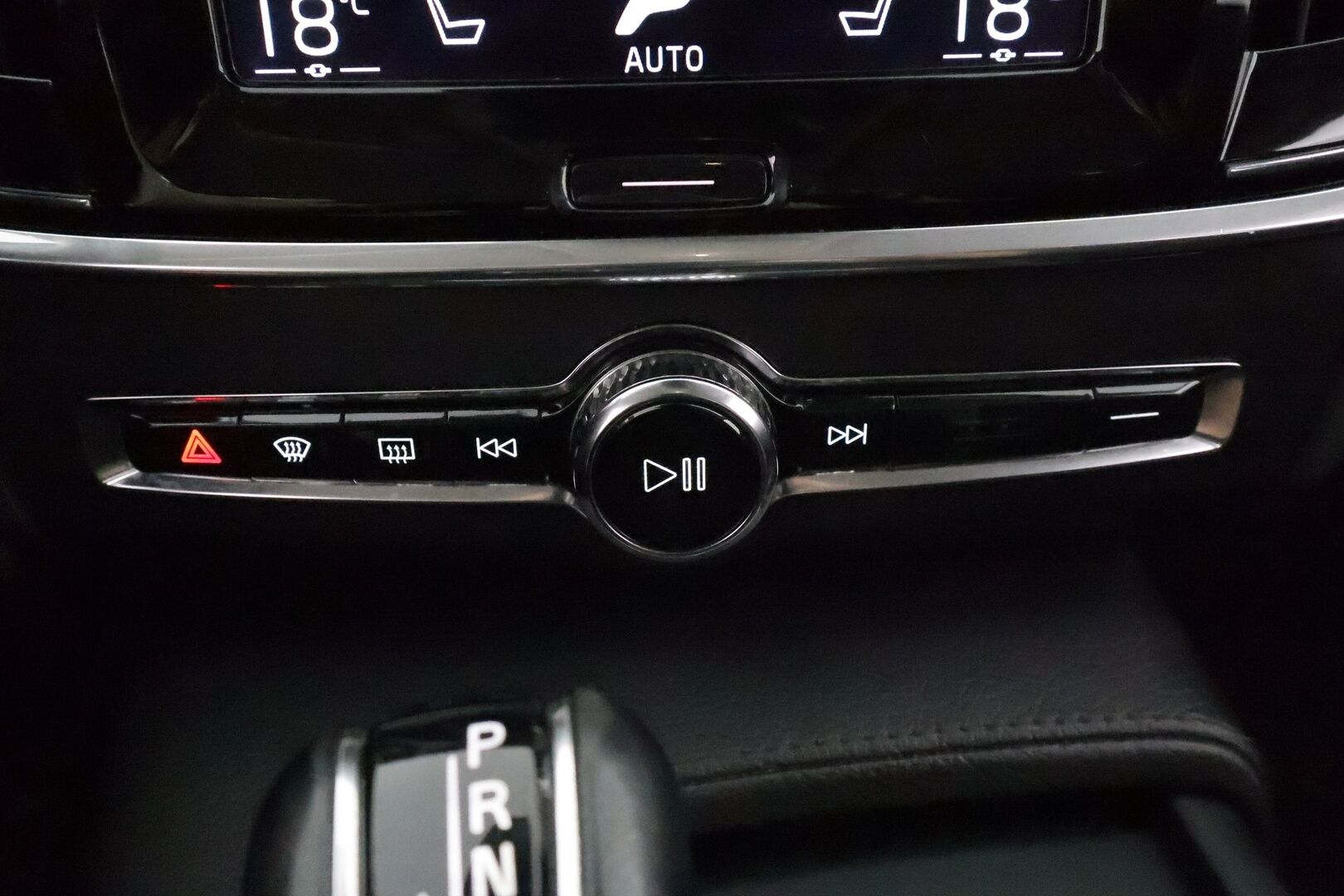 Volvo V90 2017 D4 Momentum **Adapt. vakkari / Webasto / VOC / Puolinahat / Keyless / AppleCarPlay / P.tutkat**