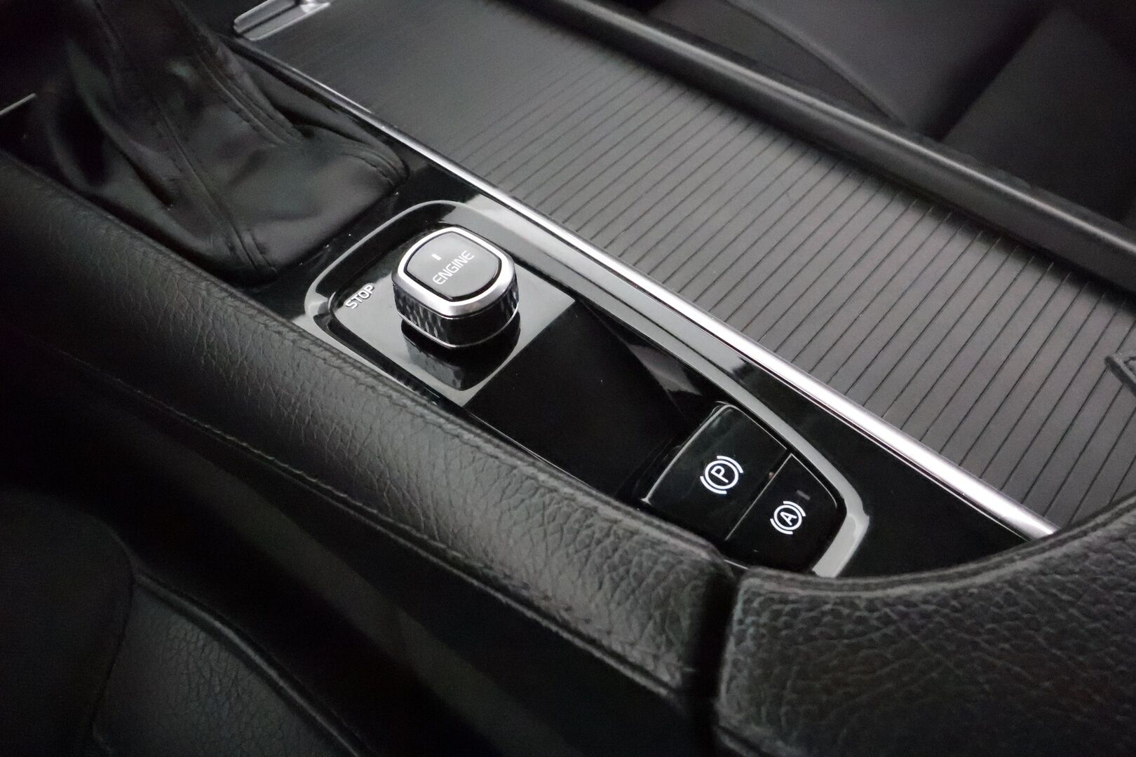Volvo V90 2017 D4 Momentum **Adapt. vakkari / Webasto / VOC / Puolinahat / Keyless / AppleCarPlay / P.tutkat**