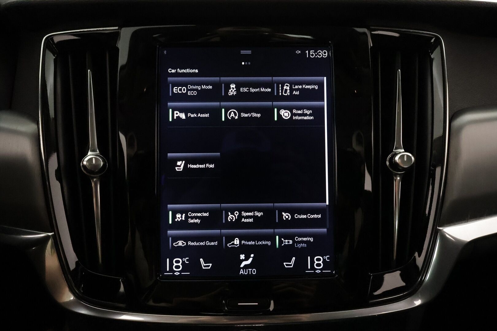 Volvo V90 2017 D4 Momentum **Adapt. vakkari / Webasto / VOC / Puolinahat / Keyless / AppleCarPlay / P.tutkat**