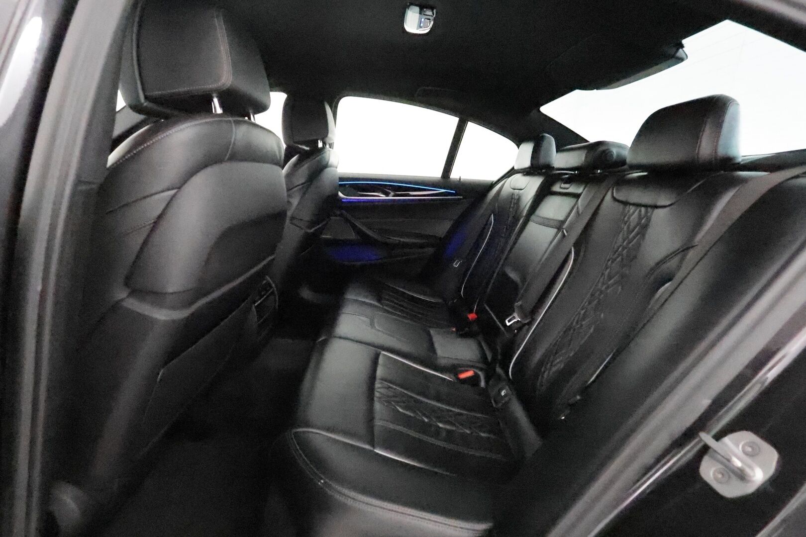 BMW 520 2017 G30 Sedan 520d A xDrive Business M Sport - Webasto / HUD / Harman&Kardon / 360-Kamera / Adapt.LED / Nahkasisusta / Sporttipenkit / Professional Navi / Supervarusteet!
