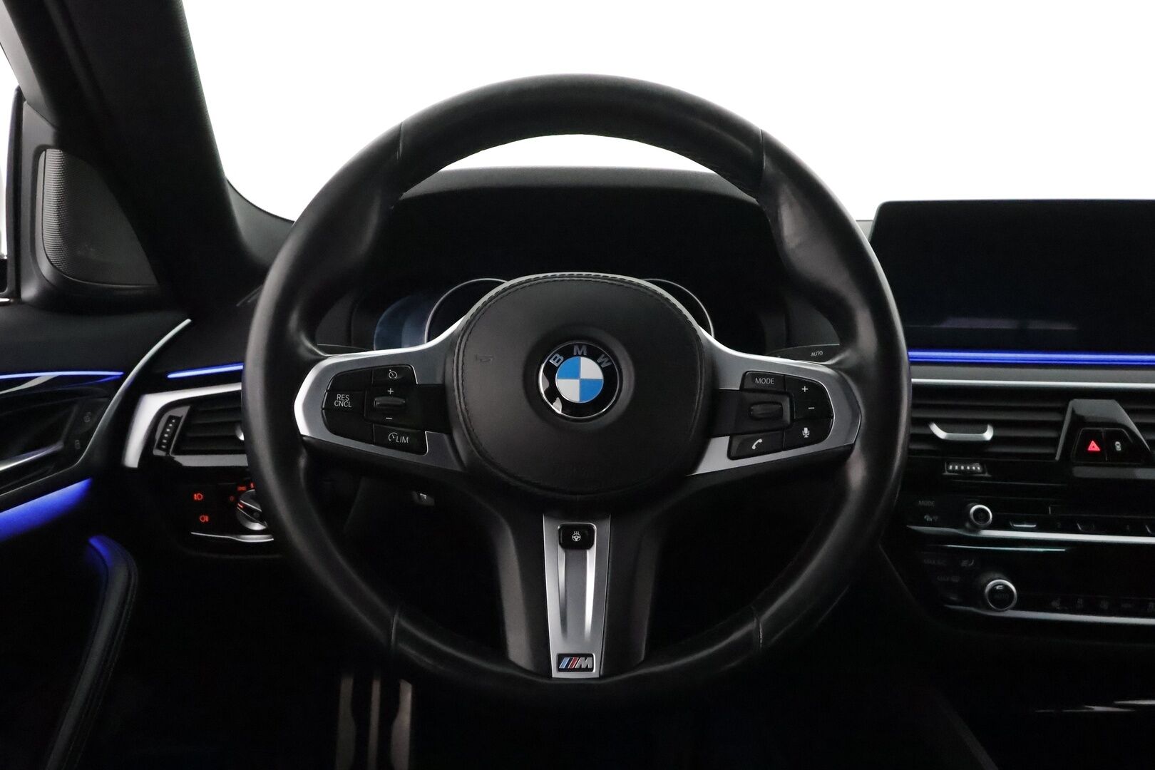 BMW 520 2017 G30 Sedan 520d A xDrive Business M Sport - Webasto / HUD / Harman&Kardon / 360-Kamera / Adapt.LED / Nahkasisusta / Sporttipenkit / Professional Navi / Supervarusteet!