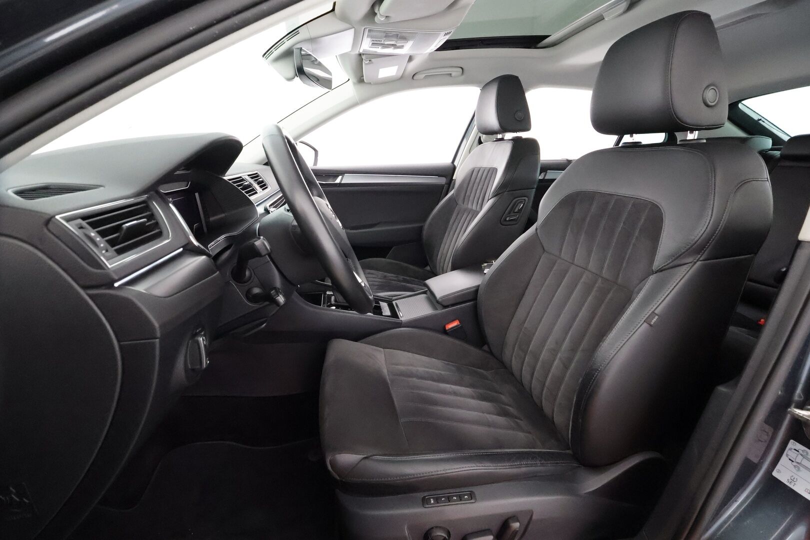 Skoda Superb 2019 2,0 TDI 150 Style BusinessLine DSG Autom. - | ACC | Webasto | Koukku | Canton | Lasikattoluukku | Muistipenkki | LED | Ratinlämmitys | Keyless | Apple&Android | 1.Om Suomi-auto | Kahdet Renkaat |