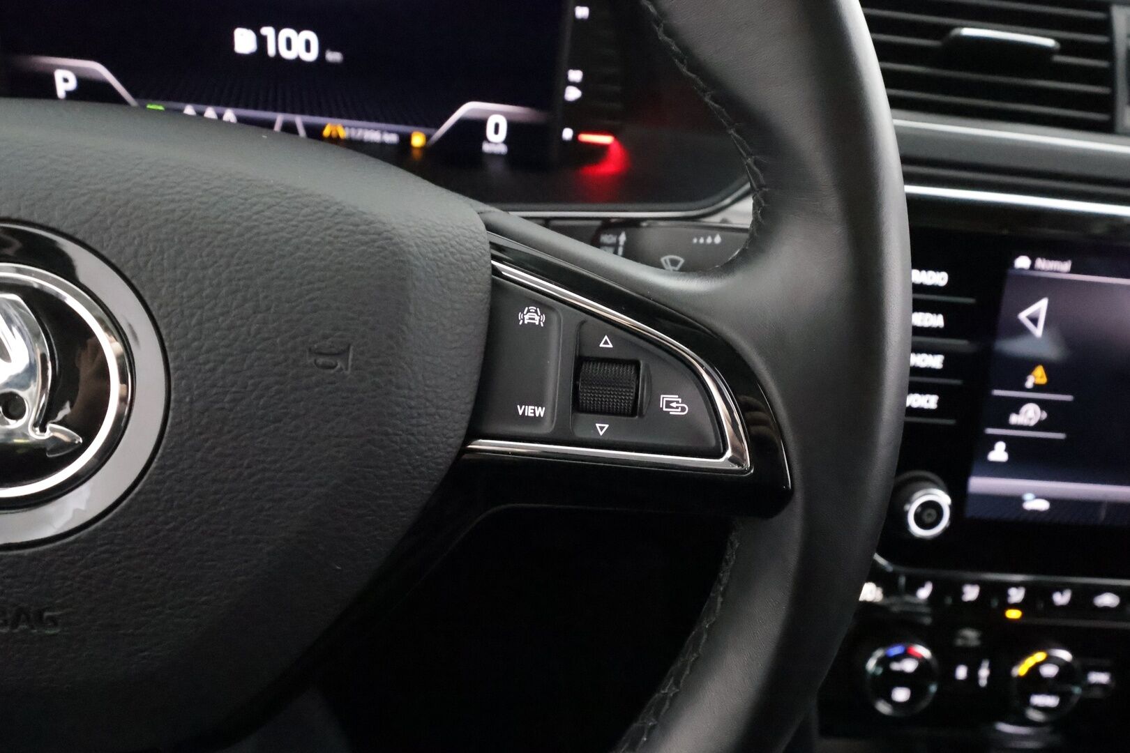 Skoda Superb 2019 2,0 TDI 150 Style BusinessLine DSG Autom. - | ACC | Webasto | Koukku | Canton | Lasikattoluukku | Muistipenkki | LED | Ratinlämmitys | Keyless | Apple&Android | 1.Om Suomi-auto | Kahdet Renkaat |