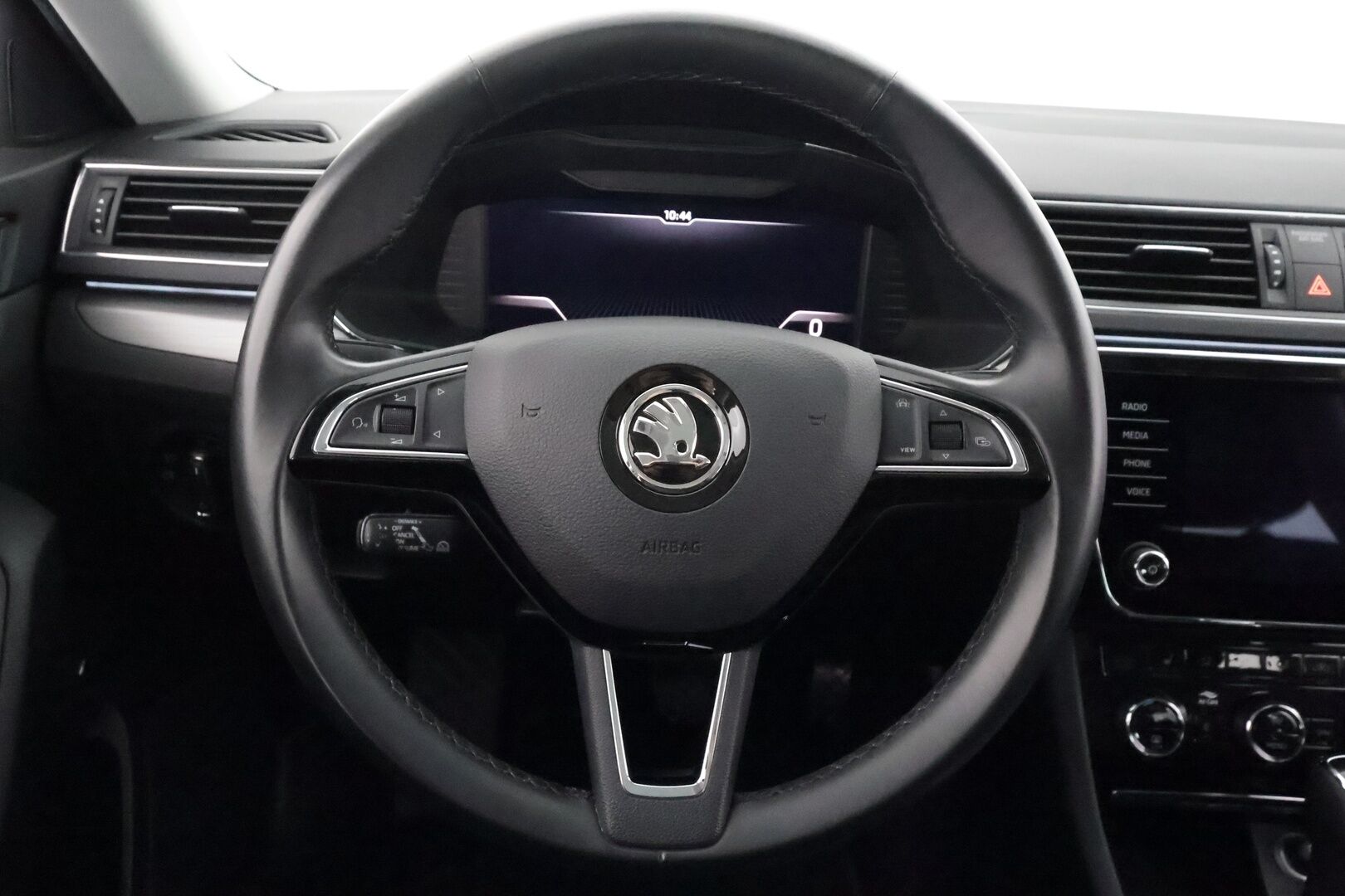 Skoda Superb 2019 2,0 TDI 150 Style BusinessLine DSG Autom. - | ACC | Webasto | Koukku | Canton | Lasikattoluukku | Muistipenkki | LED | Ratinlämmitys | Keyless | Apple&Android | 1.Om Suomi-auto | Kahdet Renkaat |