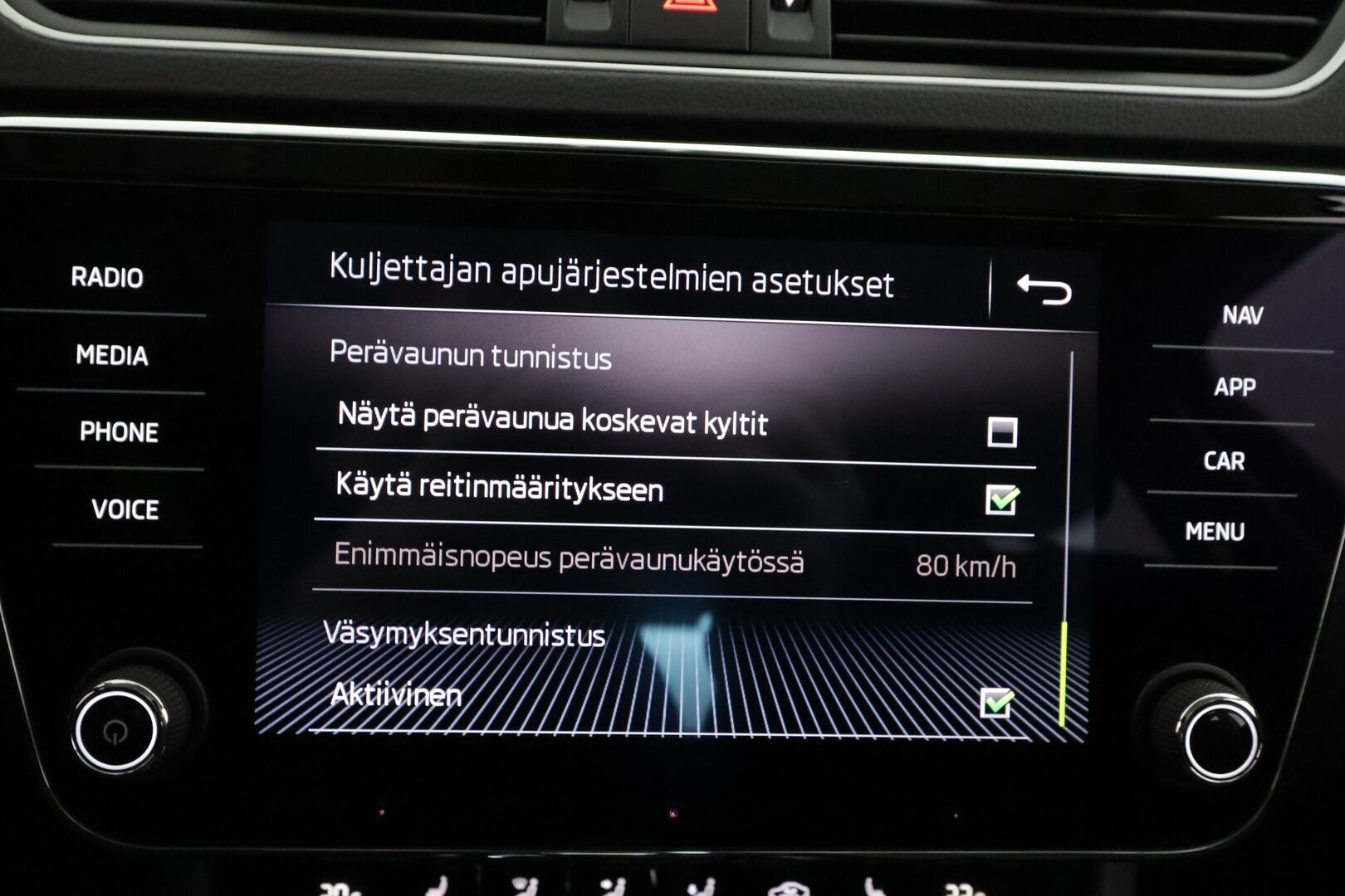 Skoda Superb 2019 2,0 TDI 150 Style BusinessLine DSG Autom. - | ACC | Webasto | Koukku | Canton | Lasikattoluukku | Muistipenkki | LED | Ratinlämmitys | Keyless | Apple&Android | 1.Om Suomi-auto | Kahdet Renkaat |