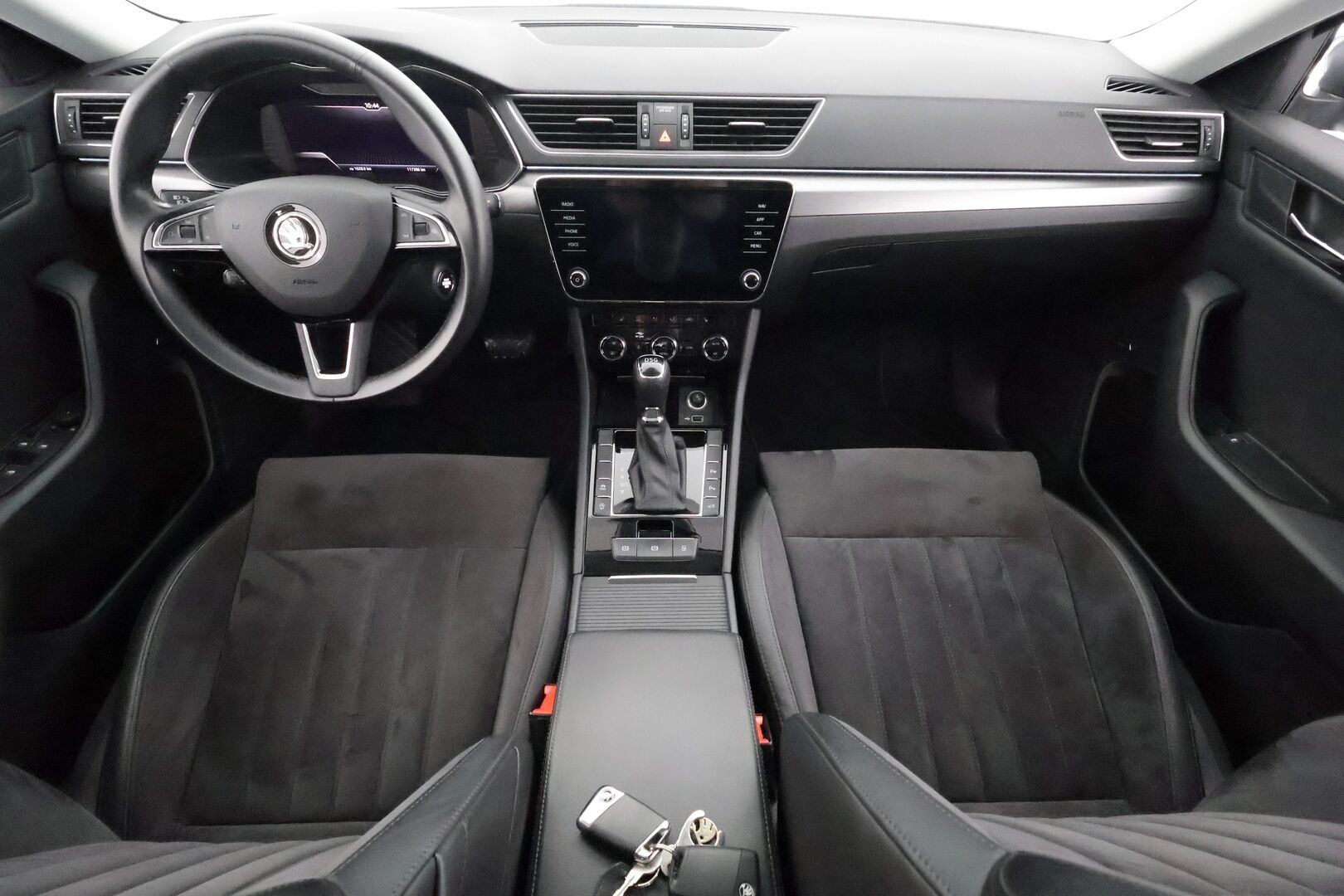 Skoda Superb 2019 2,0 TDI 150 Style BusinessLine DSG Autom. - | ACC | Webasto | Koukku | Canton | Lasikattoluukku | Muistipenkki | LED | Ratinlämmitys | Keyless | Apple&Android | 1.Om Suomi-auto | Kahdet Renkaat |