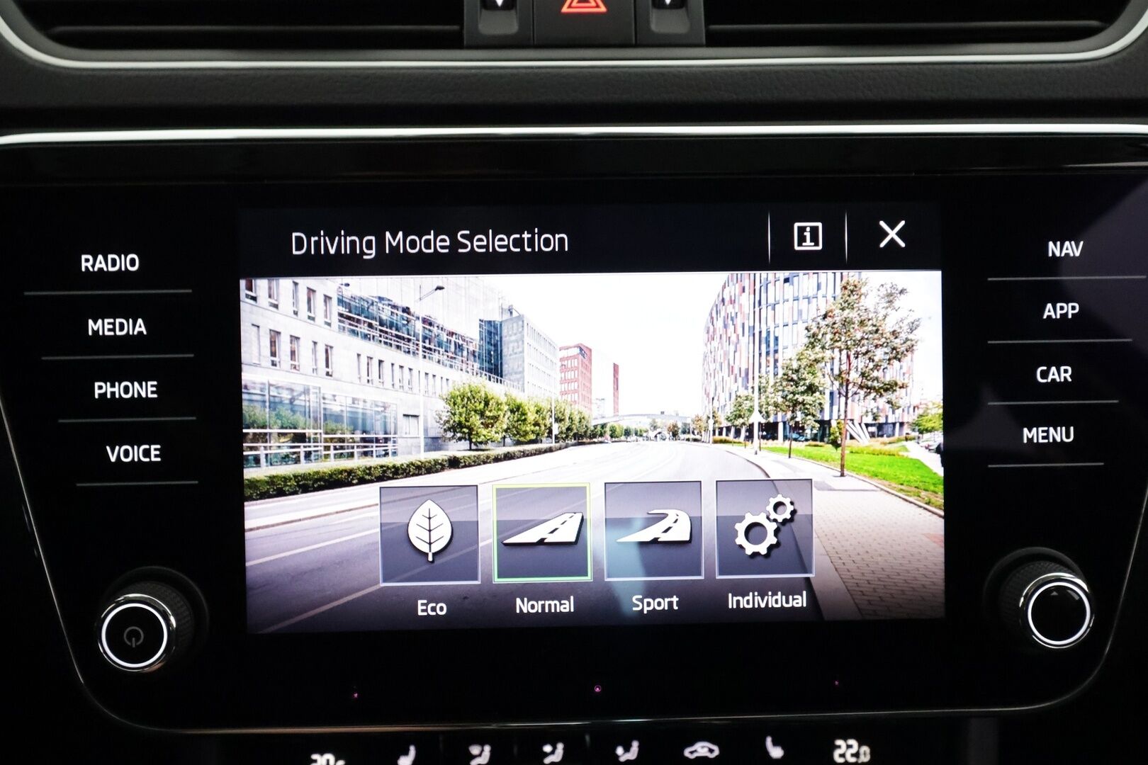 Skoda Superb 2019 2,0 TDI 150 Style BusinessLine DSG Autom. - | ACC | Webasto | Koukku | Canton | Lasikattoluukku | Muistipenkki | LED | Ratinlämmitys | Keyless | Apple&Android | 1.Om Suomi-auto | Kahdet Renkaat |
