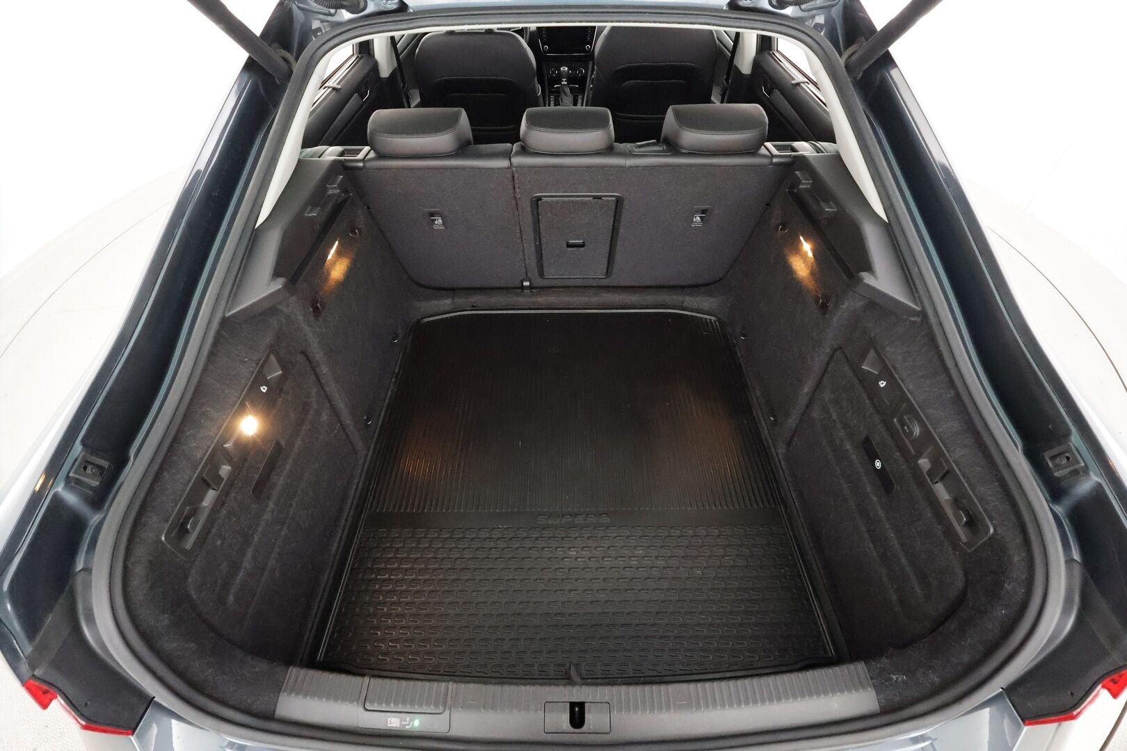 Skoda Superb 2019 2,0 TDI 150 Style BusinessLine DSG Autom. - | ACC | Webasto | Koukku | Canton | Lasikattoluukku | Muistipenkki | LED | Ratinlämmitys | Keyless | Apple&Android | 1.Om Suomi-auto | Kahdet Renkaat |
