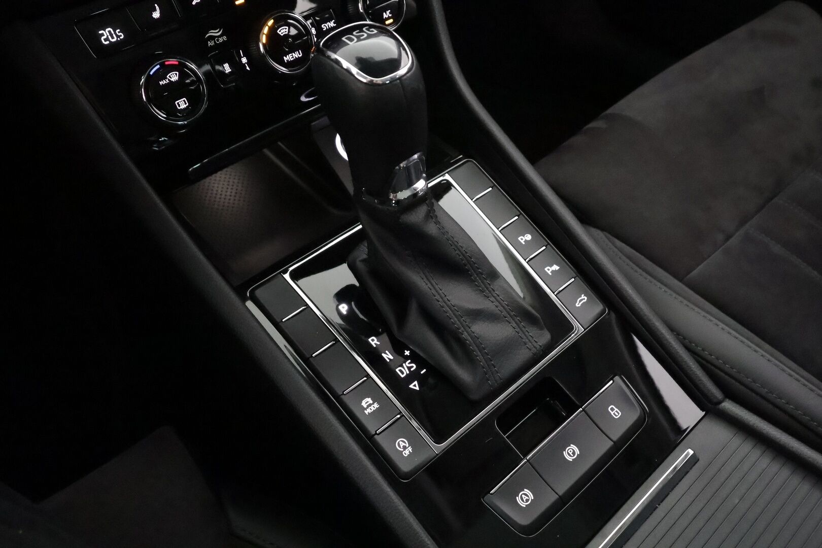 Skoda Superb 2019 2,0 TDI 150 Style BusinessLine DSG Autom. - | ACC | Webasto | Koukku | Canton | Lasikattoluukku | Muistipenkki | LED | Ratinlämmitys | Keyless | Apple&Android | 1.Om Suomi-auto | Kahdet Renkaat |