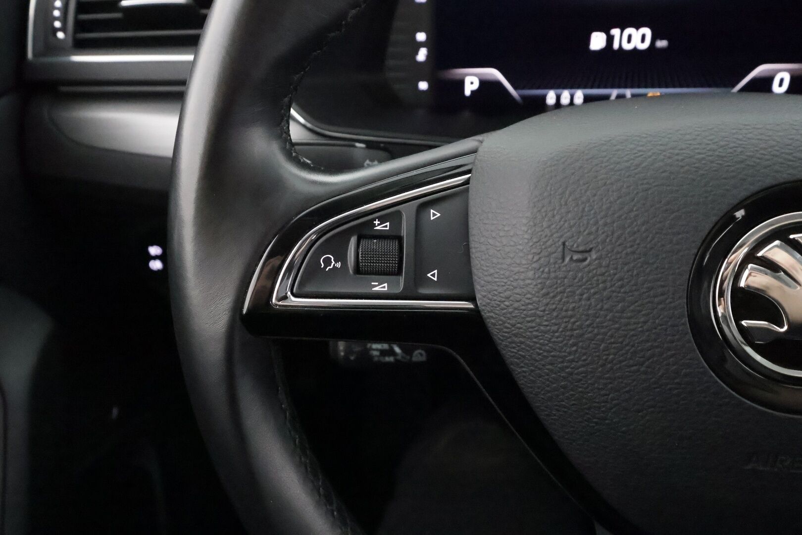 Skoda Superb 2019 2,0 TDI 150 Style BusinessLine DSG Autom. - | ACC | Webasto | Koukku | Canton | Lasikattoluukku | Muistipenkki | LED | Ratinlämmitys | Keyless | Apple&Android | 1.Om Suomi-auto | Kahdet Renkaat |