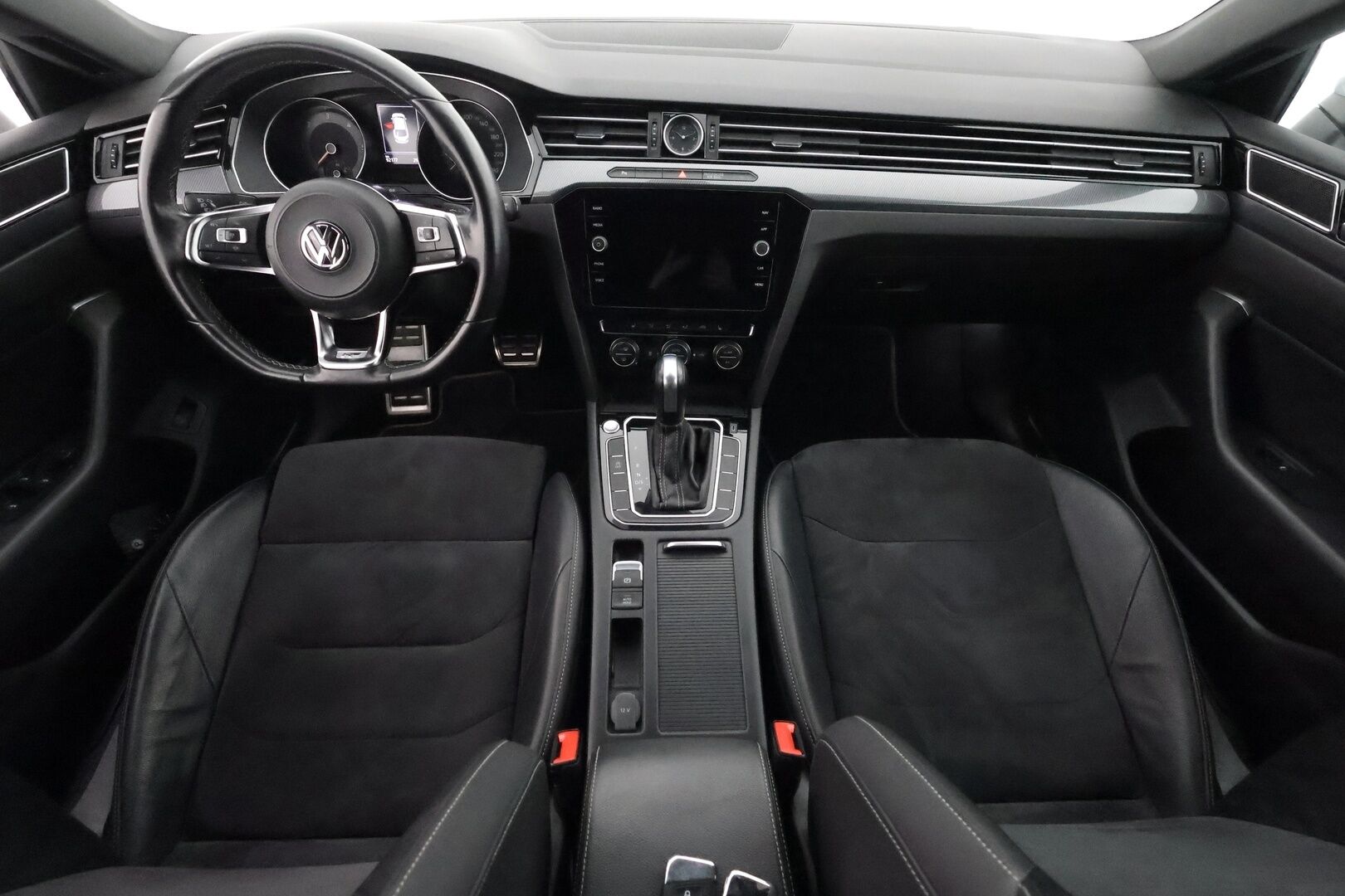 Volkswagen Arteon 2020 R-Line 2,0 TDI SCR 140 kW 4MOTION DSG-automaatti - 3,99 % KORKOTARJOUS TÄHÄN AUTOON - PA-lisälämmitin / Adapt. Vakkari / P-kamera / Kaistavahti / Nahka-alcantara Sporttipenkit / KeylessGo / Adapt. Ledit 