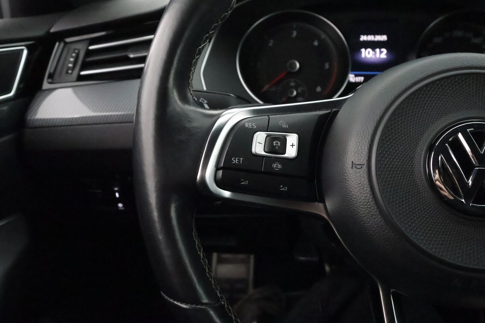 Volkswagen Arteon 2020 R-Line 2,0 TDI SCR 140 kW 4MOTION DSG-automaatti - 3,99 % KORKOTARJOUS TÄHÄN AUTOON - PA-lisälämmitin / Adapt. Vakkari / P-kamera / Kaistavahti / Nahka-alcantara Sporttipenkit / KeylessGo / Adapt. Ledit 