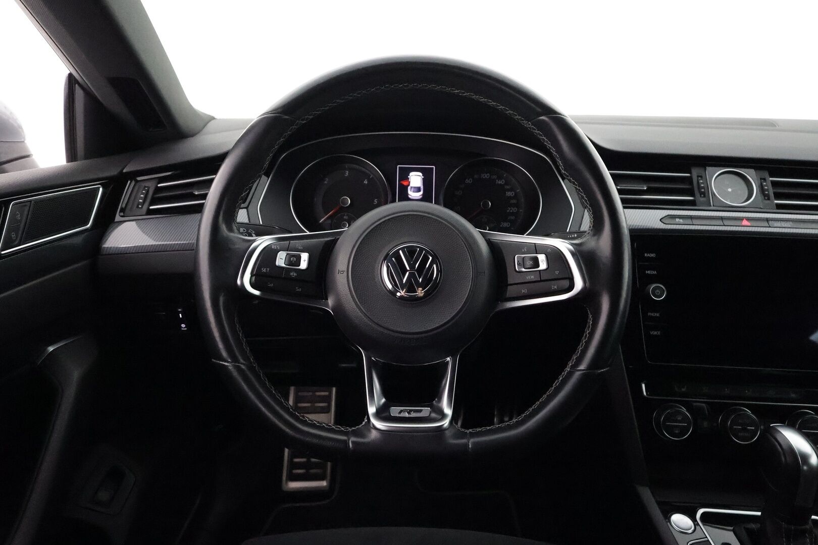 Volkswagen Arteon 2020 R-Line 2,0 TDI SCR 140 kW 4MOTION DSG-automaatti - 3,99 % KORKOTARJOUS TÄHÄN AUTOON - PA-lisälämmitin / Adapt. Vakkari / P-kamera / Kaistavahti / Nahka-alcantara Sporttipenkit / KeylessGo / Adapt. Ledit 