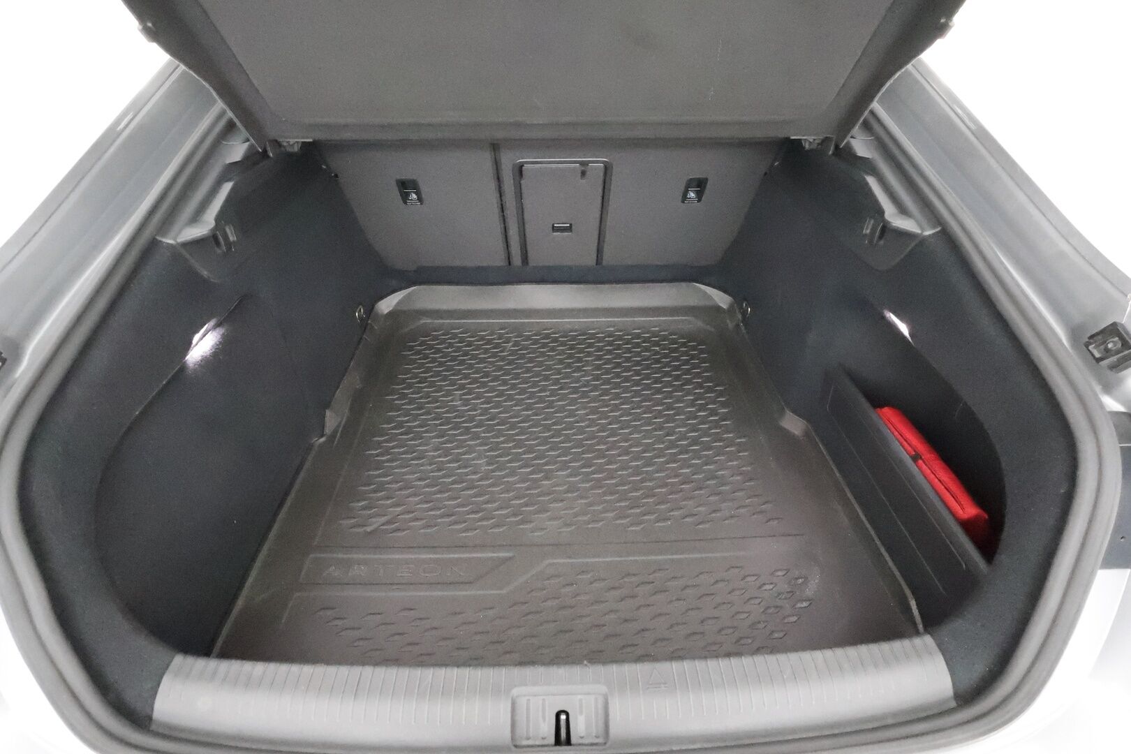 Volkswagen Arteon 2020 R-Line 2,0 TDI SCR 140 kW 4MOTION DSG-automaatti - 3,99 % KORKOTARJOUS TÄHÄN AUTOON - PA-lisälämmitin / Adapt. Vakkari / P-kamera / Kaistavahti / Nahka-alcantara Sporttipenkit / KeylessGo / Adapt. Ledit 