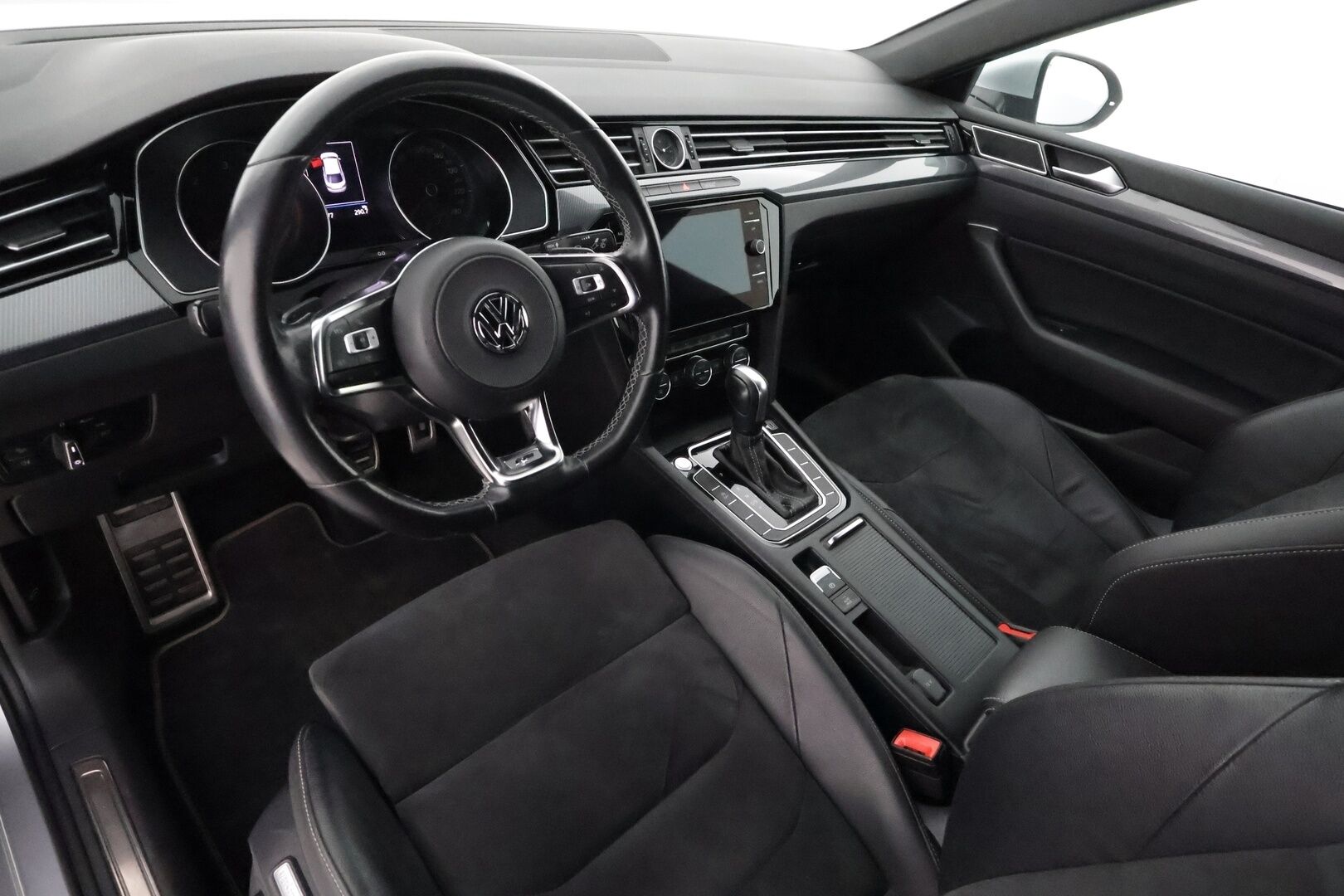 Volkswagen Arteon 2020 R-Line 2,0 TDI SCR 140 kW 4MOTION DSG-automaatti - 3,99 % KORKOTARJOUS TÄHÄN AUTOON - PA-lisälämmitin / Adapt. Vakkari / P-kamera / Kaistavahti / Nahka-alcantara Sporttipenkit / KeylessGo / Adapt. Ledit 