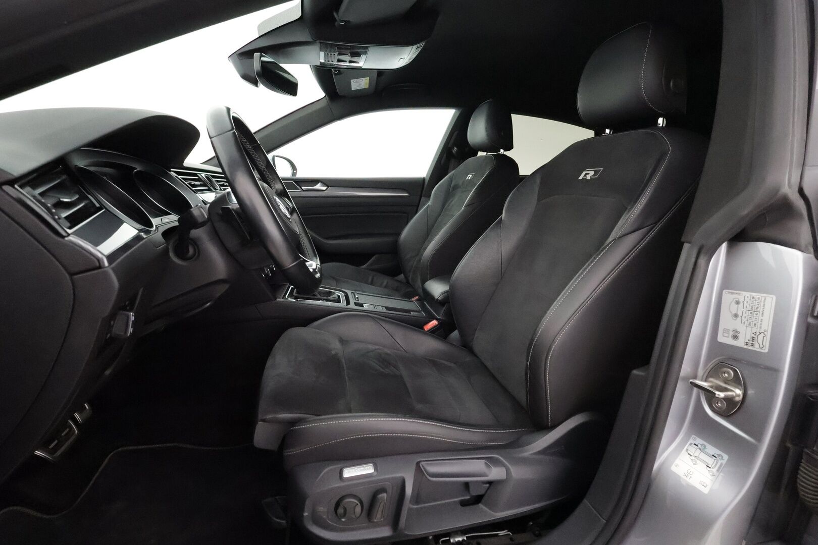 Volkswagen Arteon 2020 R-Line 2,0 TDI SCR 140 kW 4MOTION DSG-automaatti - 3,99 % KORKOTARJOUS TÄHÄN AUTOON - PA-lisälämmitin / Adapt. Vakkari / P-kamera / Kaistavahti / Nahka-alcantara Sporttipenkit / KeylessGo / Adapt. Ledit 