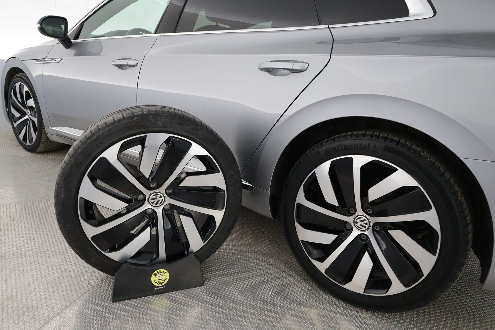 Volkswagen Arteon 2020 R-Line 2,0 TDI SCR 140 kW 4MOTION DSG-automaatti - 3,99 % KORKOTARJOUS TÄHÄN AUTOON - PA-lisälämmitin / Adapt. Vakkari / P-kamera / Kaistavahti / Nahka-alcantara Sporttipenkit / KeylessGo / Adapt. Ledit 