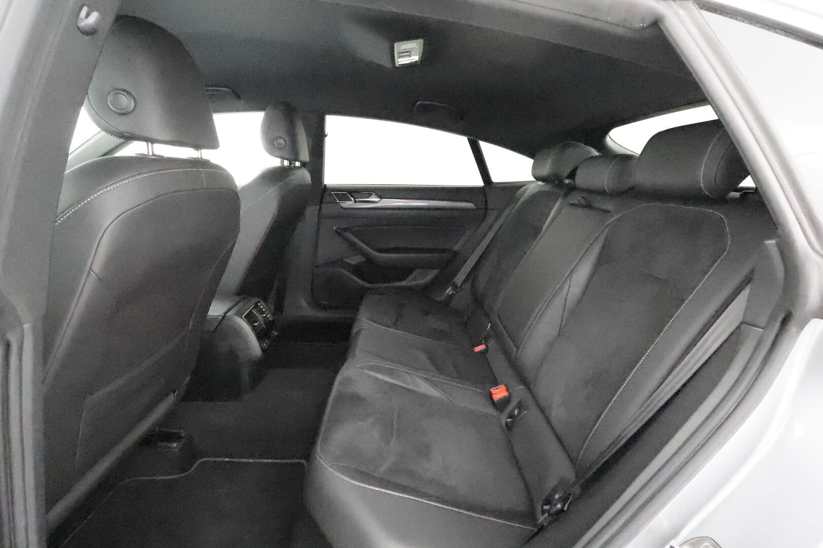 Volkswagen Arteon 2020 R-Line 2,0 TDI SCR 140 kW 4MOTION DSG-automaatti - 3,99 % KORKOTARJOUS TÄHÄN AUTOON - PA-lisälämmitin / Adapt. Vakkari / P-kamera / Kaistavahti / Nahka-alcantara Sporttipenkit / KeylessGo / Adapt. Ledit 