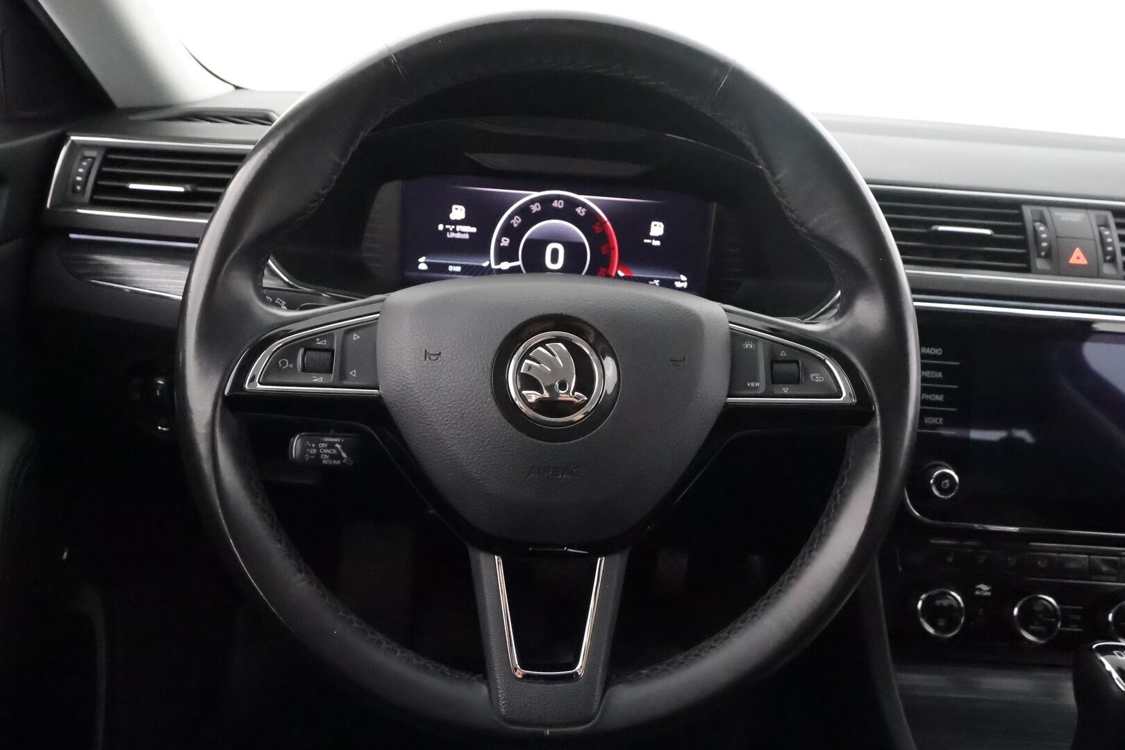 Skoda Superb 2020 Combi 2,0 TDI 150 Style DSG Autom. - | ACC | Koukku | Webasto | LED | Canton | Muistipenkki | Ratinlämmitys | P.Kamera | Keyless | Suomi-auto | Kahdet Renkaat |