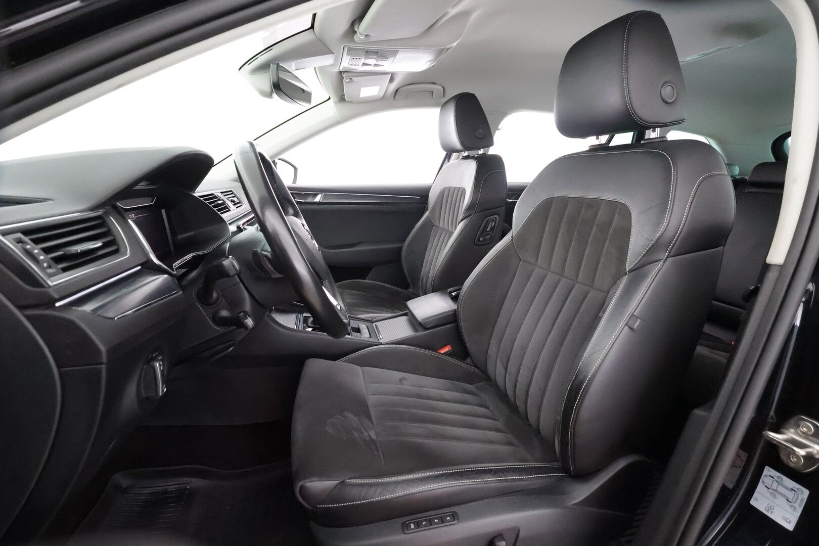 Skoda Superb 2020 Combi 2,0 TDI 150 Style DSG Autom. - | ACC | Koukku | Webasto | LED | Canton | Muistipenkki | Ratinlämmitys | P.Kamera | Keyless | Suomi-auto | Kahdet Renkaat |