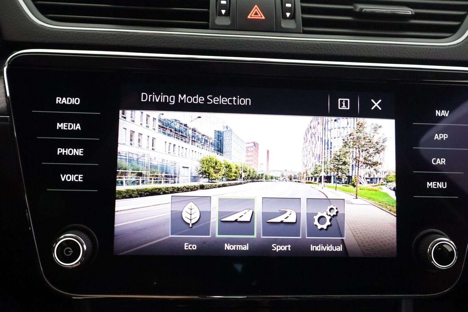 Skoda Superb 2020 Combi 2,0 TDI 150 Style DSG Autom. - | ACC | Koukku | Webasto | LED | Canton | Muistipenkki | Ratinlämmitys | P.Kamera | Keyless | Suomi-auto | Kahdet Renkaat |