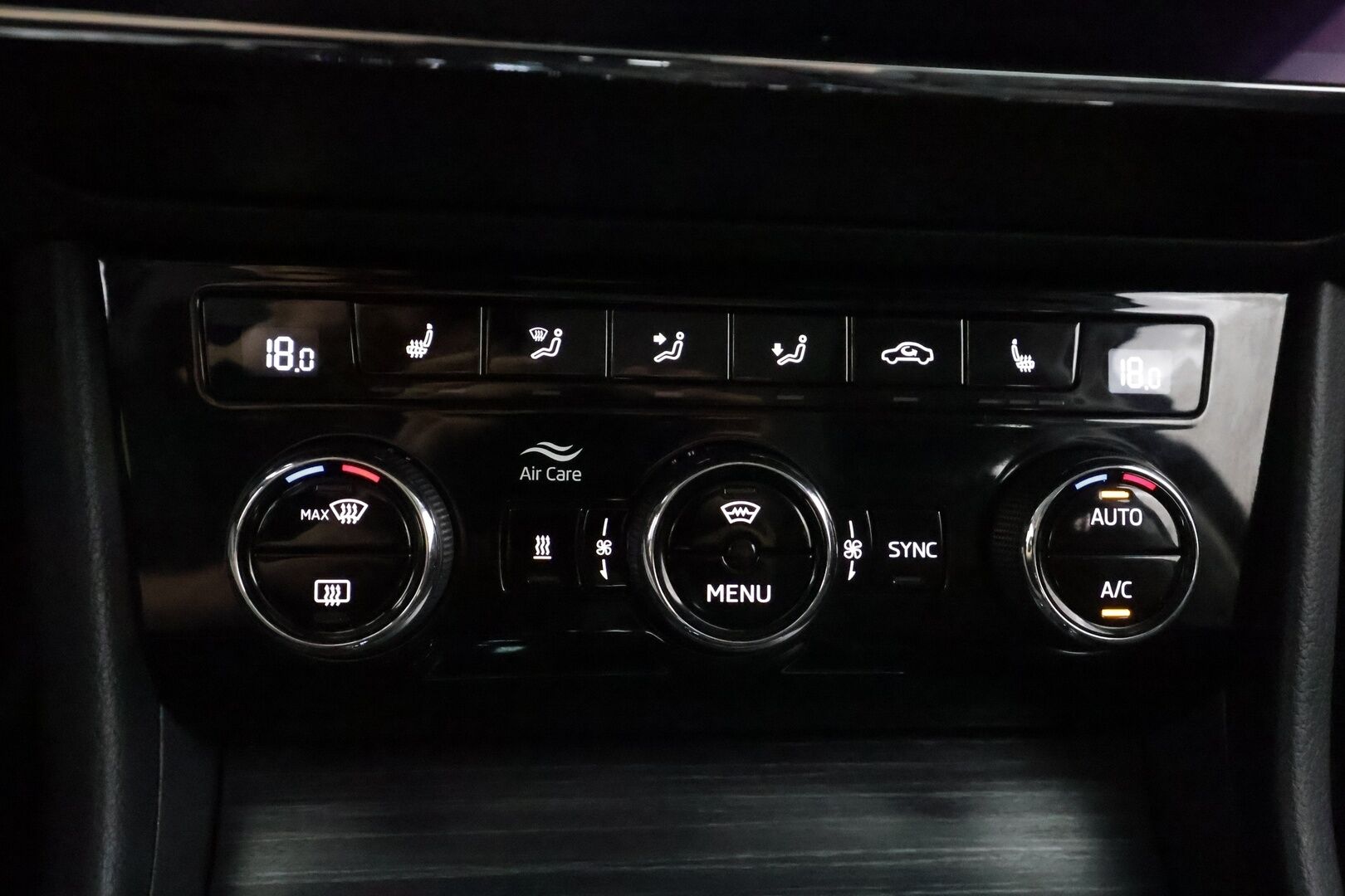 Skoda Superb 2020 Combi 2,0 TDI 150 Style DSG Autom. - | ACC | Koukku | Webasto | LED | Canton | Muistipenkki | Ratinlämmitys | P.Kamera | Keyless | Suomi-auto | Kahdet Renkaat |