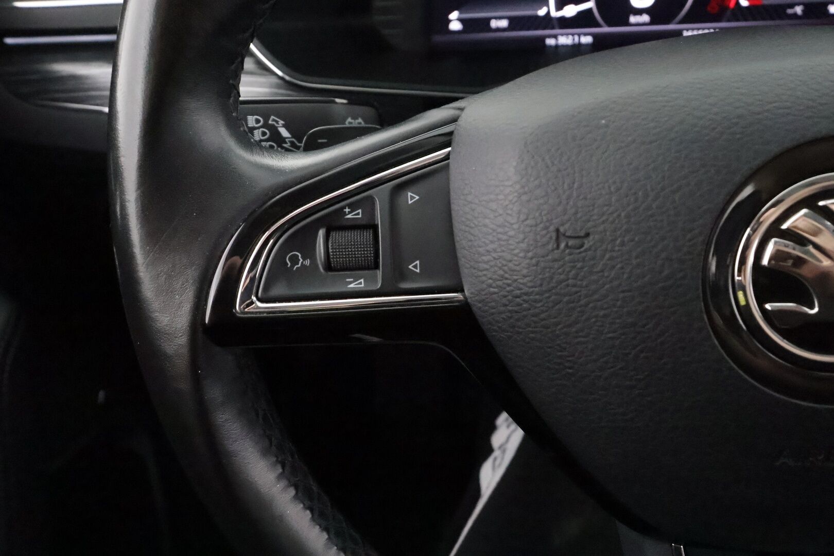 Skoda Superb 2020 Combi 2,0 TDI 150 Style DSG Autom. - | ACC | Koukku | Webasto | LED | Canton | Muistipenkki | Ratinlämmitys | P.Kamera | Keyless | Suomi-auto | Kahdet Renkaat |