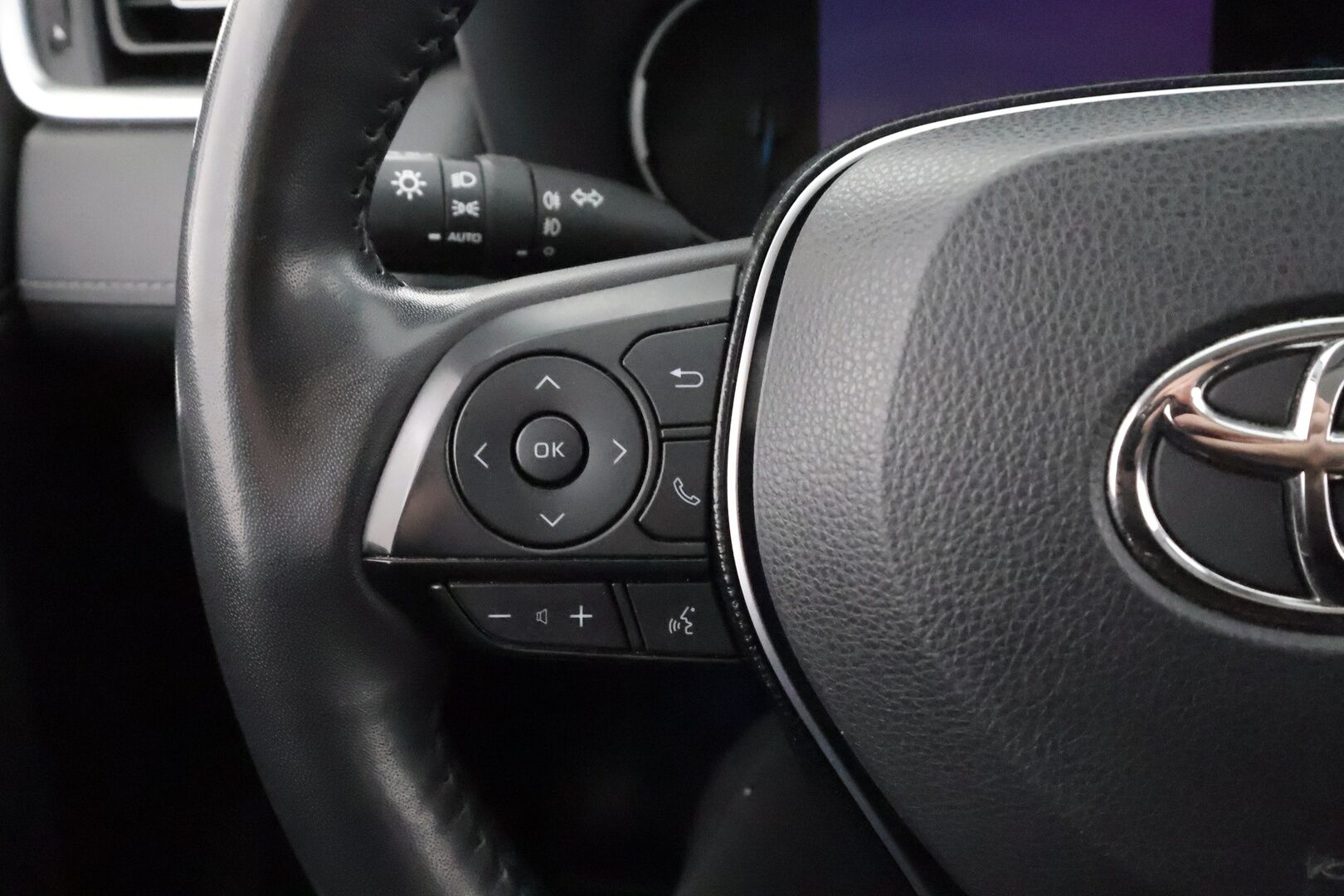 Toyota RAV4 2020 2,5 Hybrid Active Edition * ACC / LED / P.Kamera / Sisätilanlämmitin / Kaistavahti / Navi / Keyless * - Suomi-auto / Kahdet renkaat aluvanteilla / Merkkihuollot - HULLUT AVAJAISHULINAT KORKOTARJOUS 3,29 %