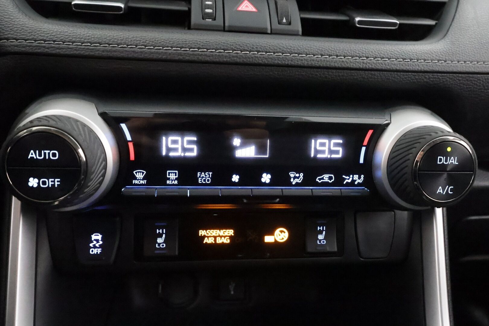 Toyota RAV4 2020 2,5 Hybrid Active Edition * ACC / LED / P.Kamera / Sisätilanlämmitin / Kaistavahti / Navi / Keyless * - Suomi-auto / Kahdet renkaat aluvanteilla / Merkkihuollot - HULLUT AVAJAISHULINAT KORKOTARJOUS 3,29 %