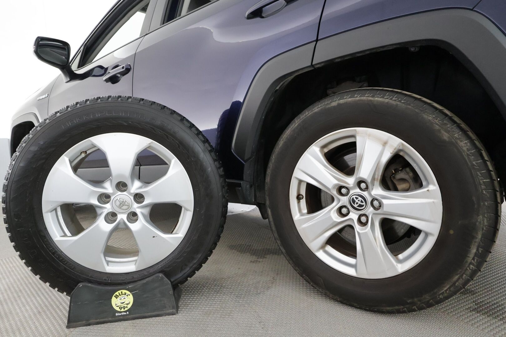 Toyota RAV4 2020 2,5 Hybrid Active Edition * ACC / LED / P.Kamera / Sisätilanlämmitin / Kaistavahti / Navi / Keyless * - Suomi-auto / Kahdet renkaat aluvanteilla / Merkkihuollot - HULLUT AVAJAISHULINAT KORKOTARJOUS 3,29 %