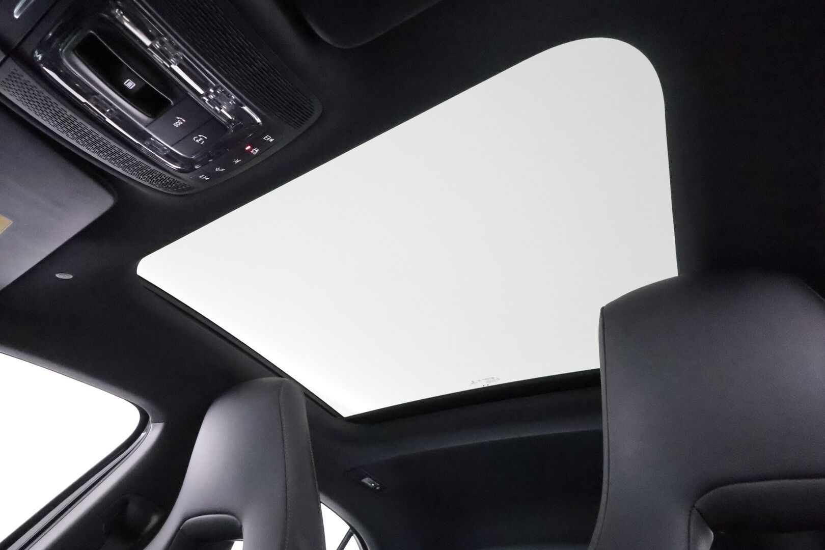 Mercedes-Benz A 2019 180 A ** Lasikattoluukku / P.Kamera / LED-High Performance / Sporttipenkit / Kaistavahti / Vakkari / Aut.Ilmastointi ** - 2x Renkaat