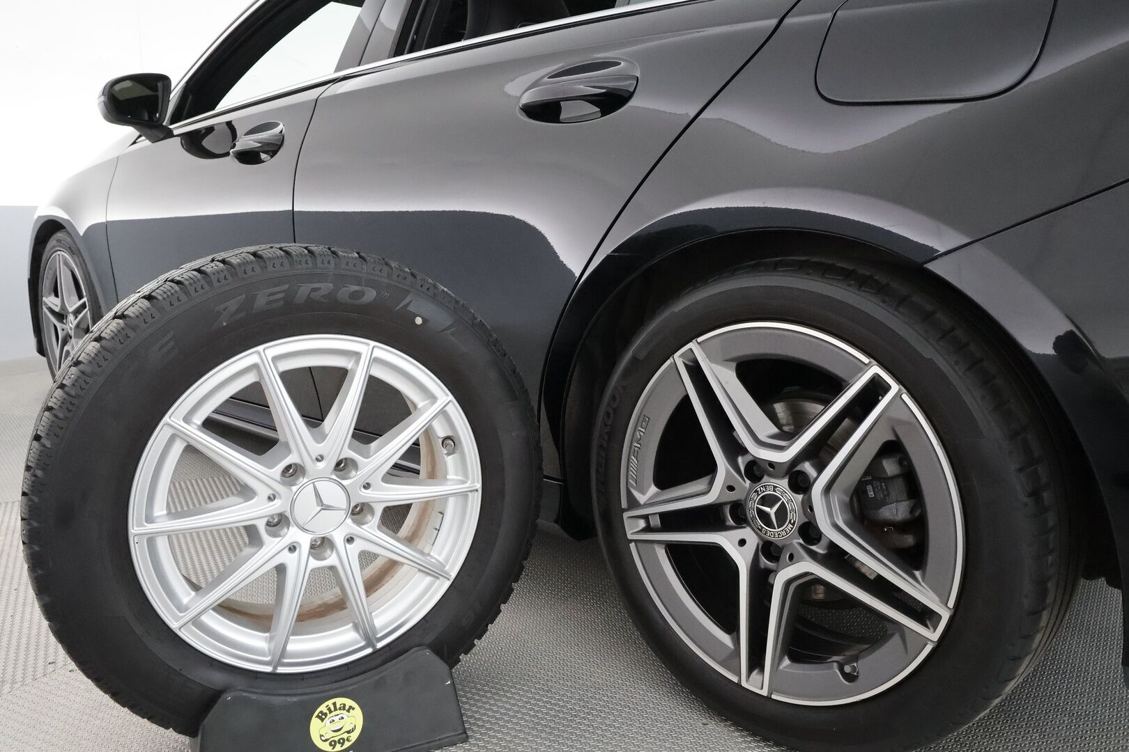 Mercedes-Benz A 2019 180 A ** Lasikattoluukku / P.Kamera / LED-High Performance / Sporttipenkit / Kaistavahti / Vakkari / Aut.Ilmastointi ** - 2x Renkaat