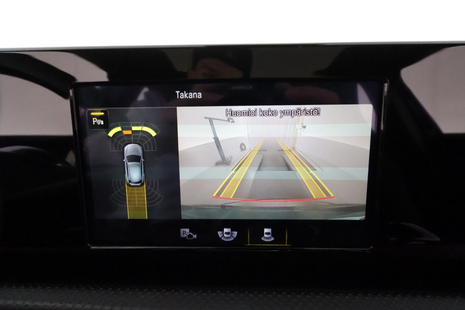 Mercedes-Benz A 2019 180 A ** Lasikattoluukku / P.Kamera / LED-High Performance / Sporttipenkit / Kaistavahti / Vakkari / Aut.Ilmastointi ** - 2x Renkaat