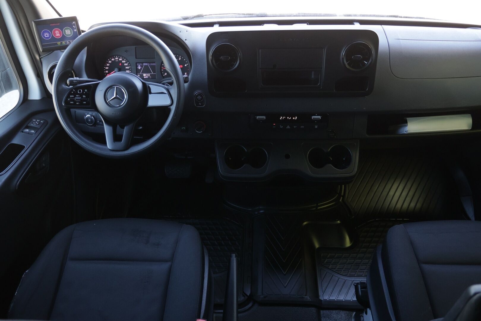 Mercedes-Benz Sprinter 2020 319CDI RWD-3,5/37 KB keskipitkä A2 A *Matkailuautoksi rakennettu, Pienet verot!* - |Webasto | Vakkari | Hyvällä historialla | Matkailuautoksi rakennettu, Pienet verot!
