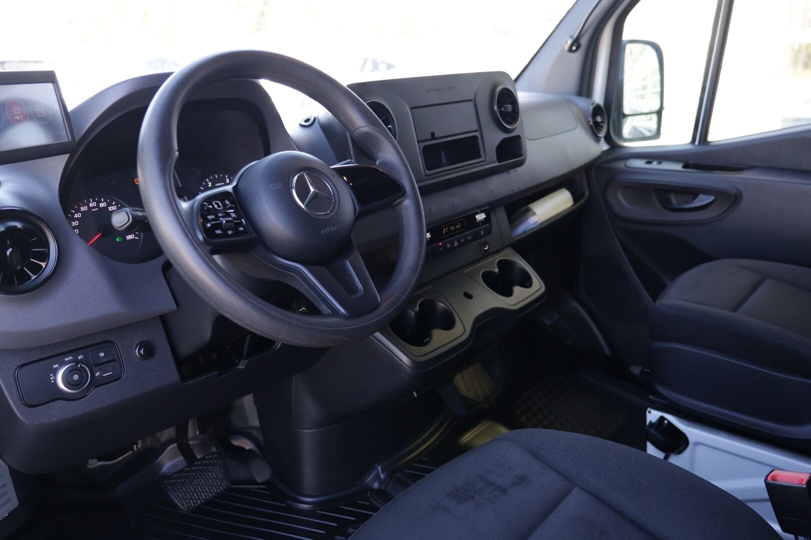 Mercedes-Benz Sprinter 2020 319CDI RWD-3,5/37 KB keskipitkä A2 A *Matkailuautoksi rakennettu, Pienet verot!* - |Webasto | Vakkari | Hyvällä historialla | Matkailuautoksi rakennettu, Pienet verot!